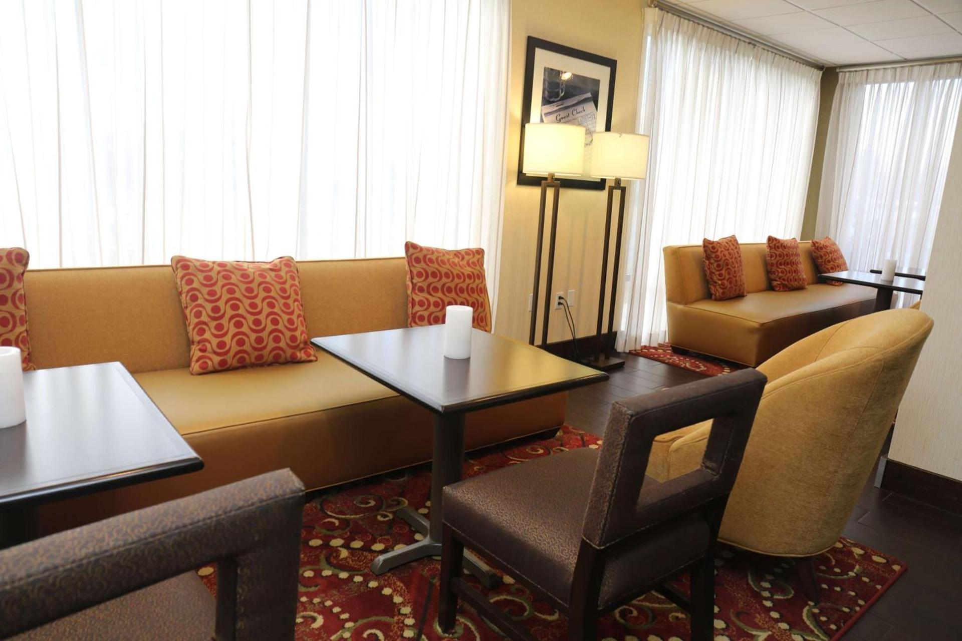 Hampton Inn Sumter photo 16