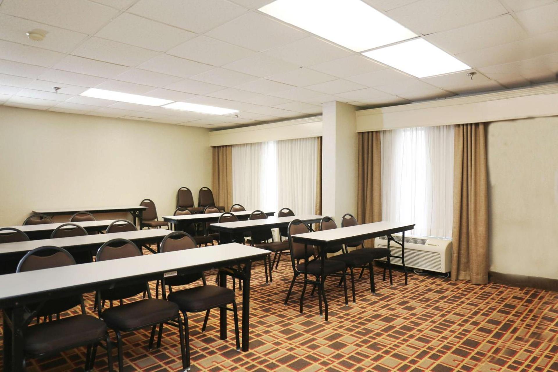 Hampton Inn Sumter photo 31