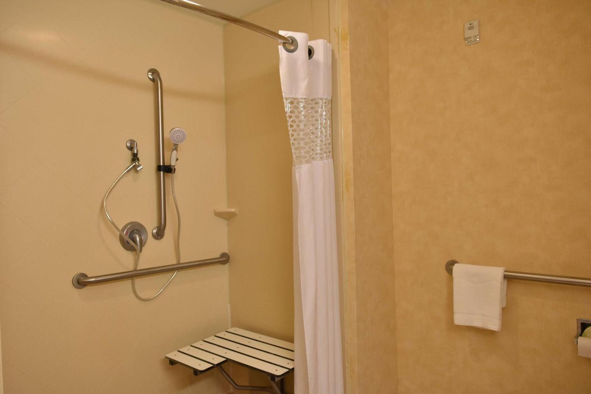 Hampton Inn Stony Creek photo 17