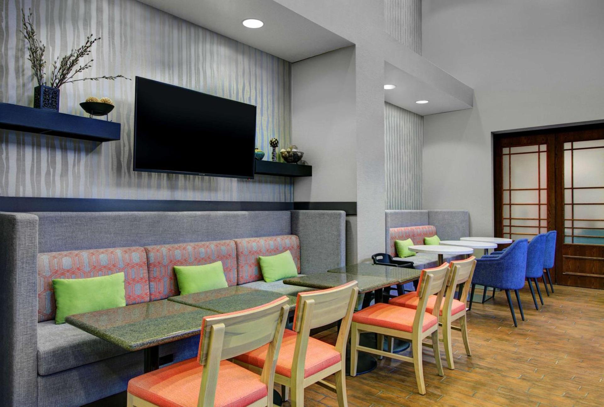 Hampton Inn & Suites by Hilton Syracuse Dewitt photo 6