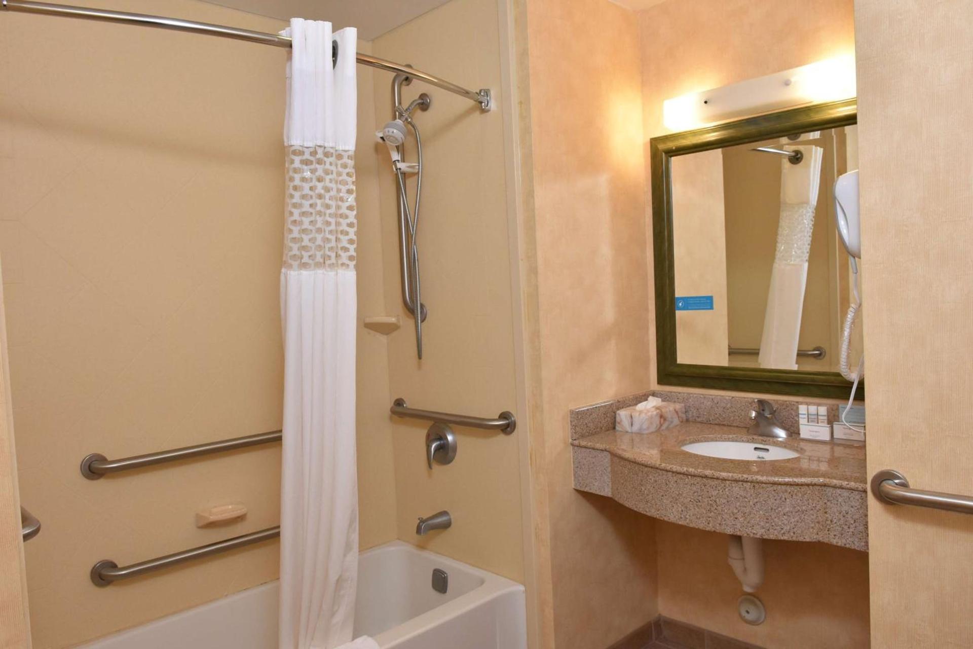 Hampton Inn Stony Creek photo 27