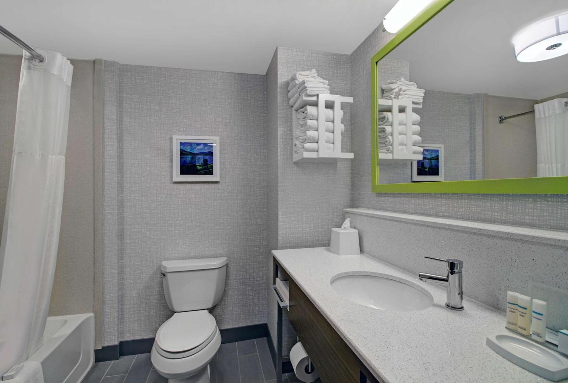 Hampton Inn & Suites by Hilton Syracuse Dewitt photo 20