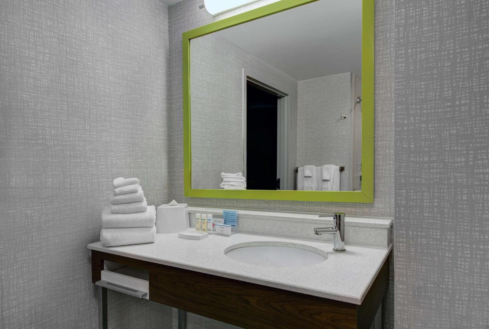 Hampton Inn & Suites by Hilton Syracuse Dewitt photo 30
