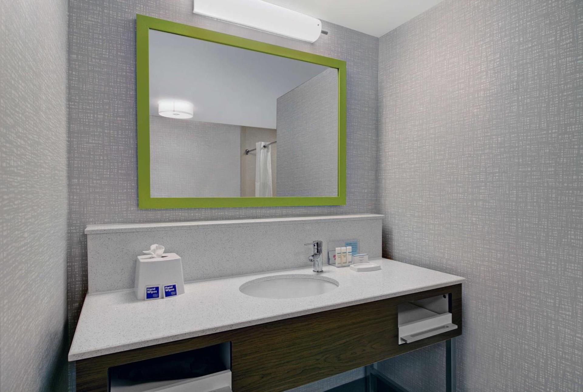 Hampton Inn & Suites by Hilton Syracuse Dewitt photo 2