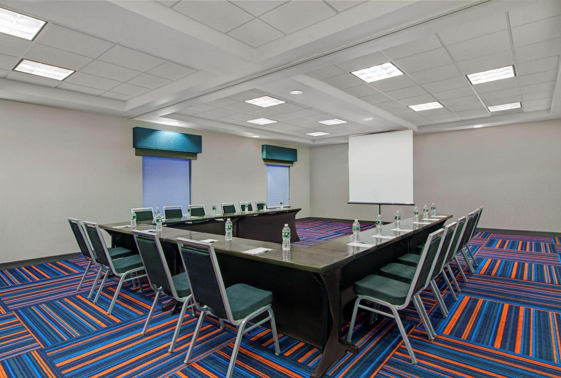 Hampton Inn & Suites by Hilton Syracuse Dewitt photo 32