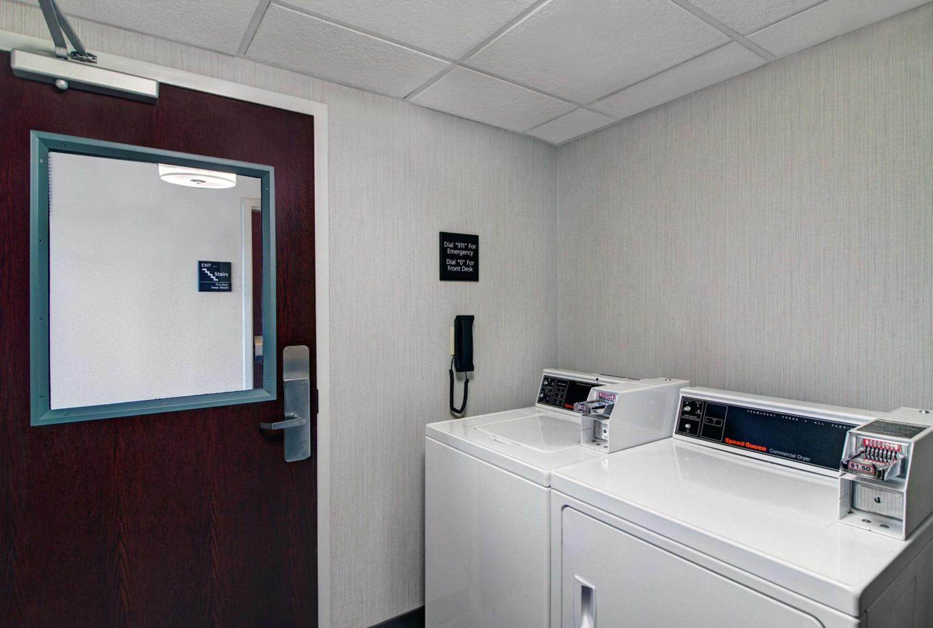 Hampton Inn & Suites by Hilton Syracuse Dewitt photo 33