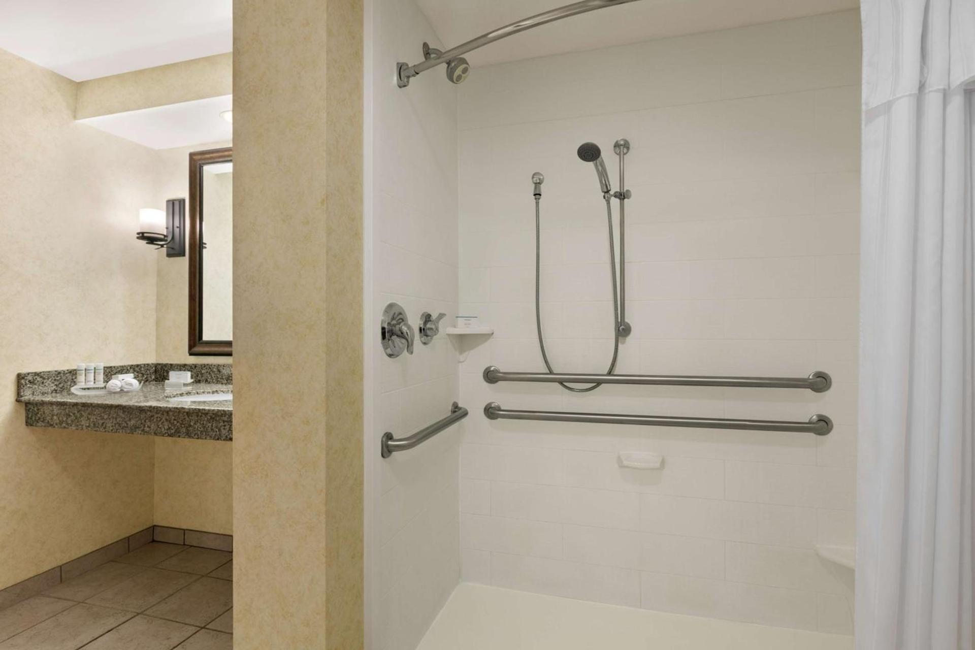 Homewood Suites Syracuse-Liverpool photo 11
