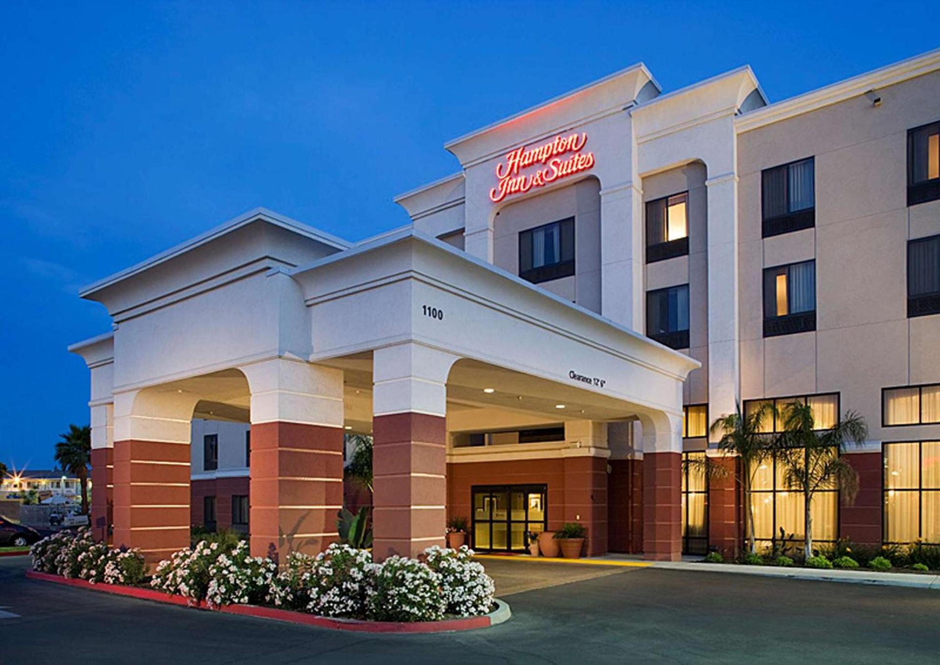 Hampton Inn & Suites Tulare photo 2