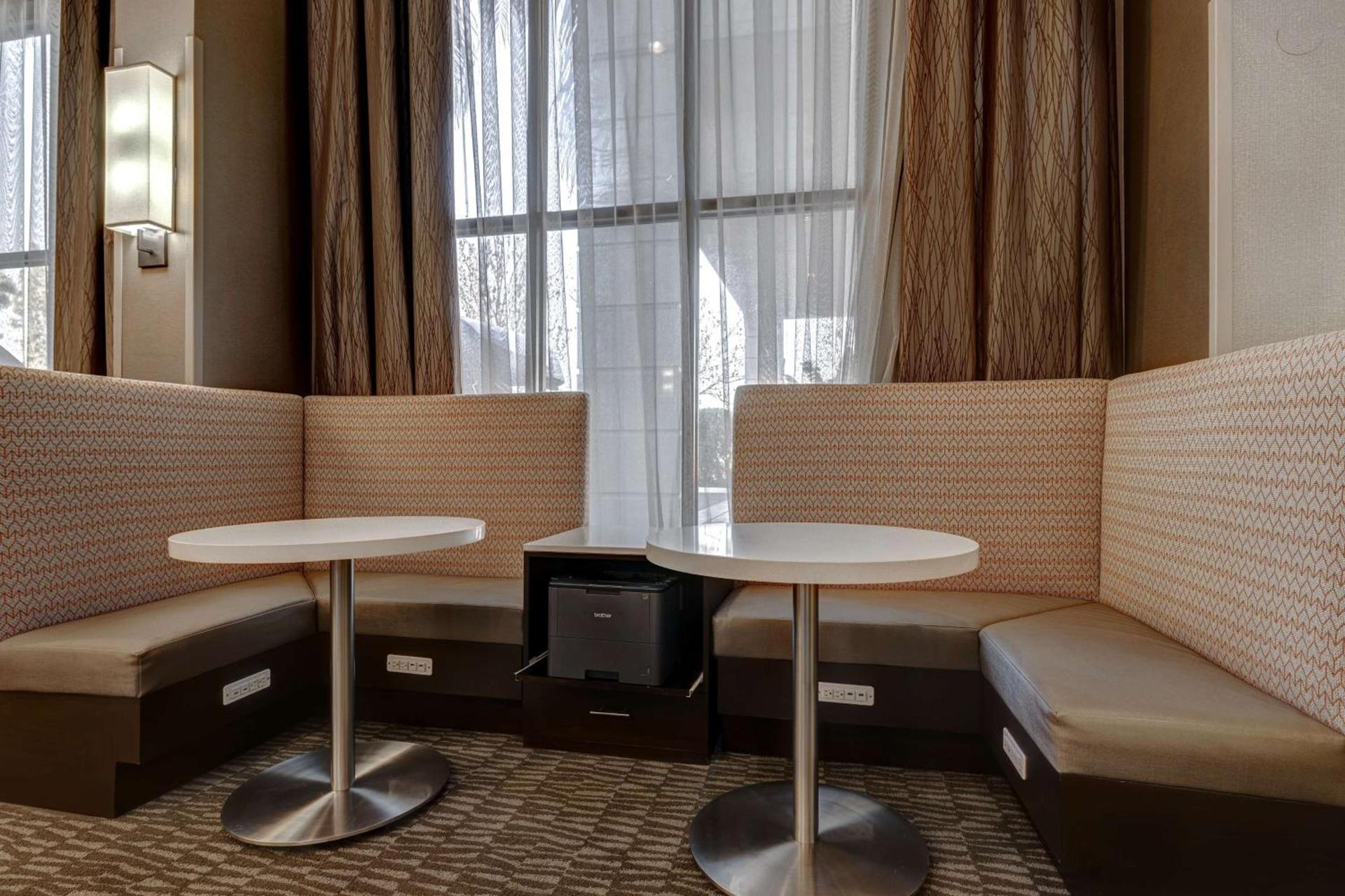 Hampton Inn & Suites Tulare photo 10