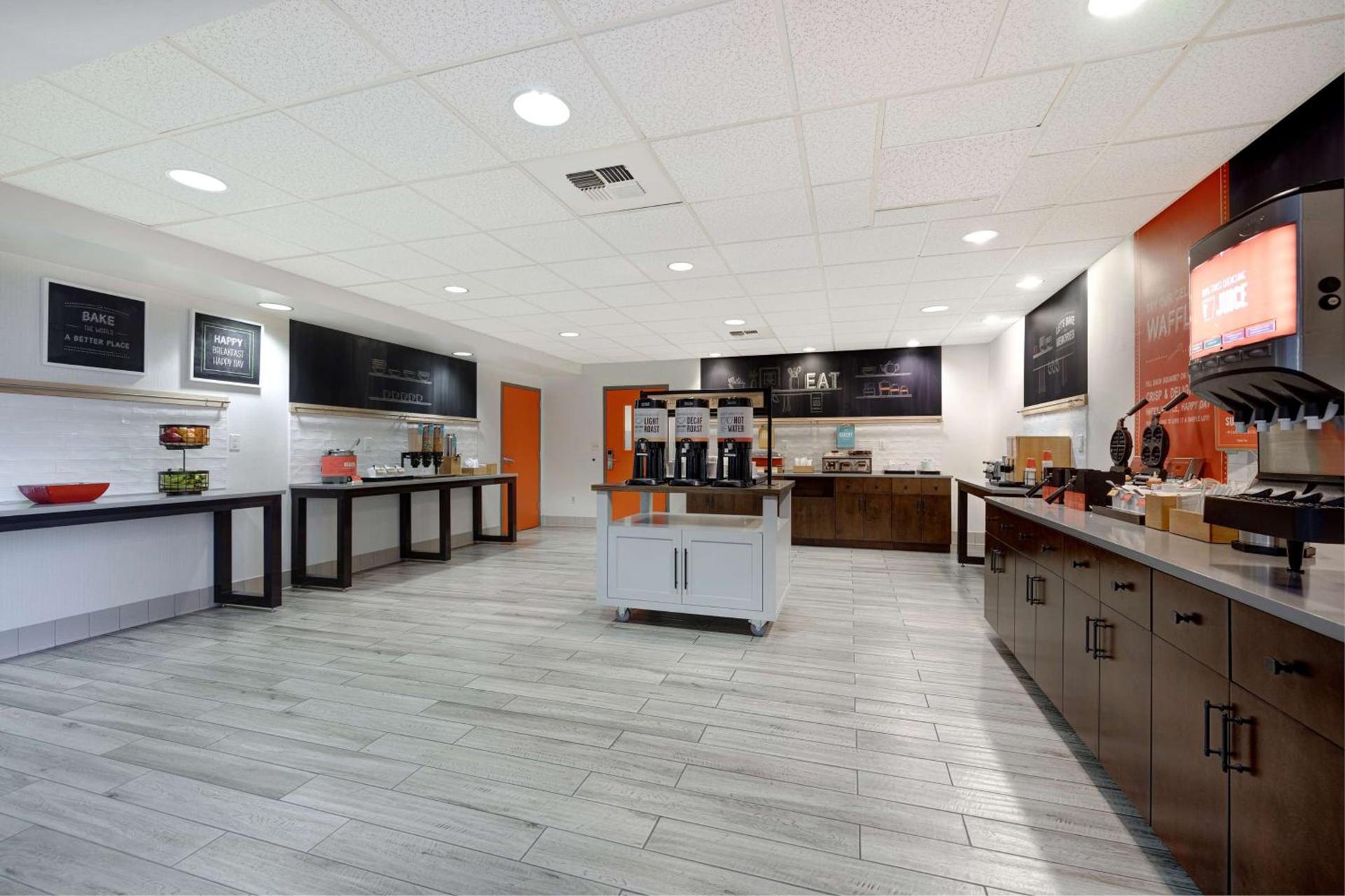 Hampton Inn & Suites Tulare photo 20