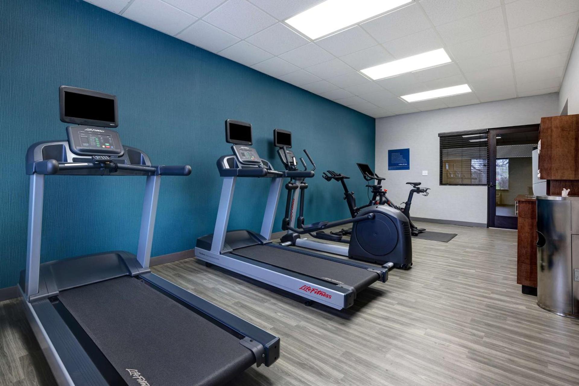 Hampton Inn & Suites Tulare photo 25