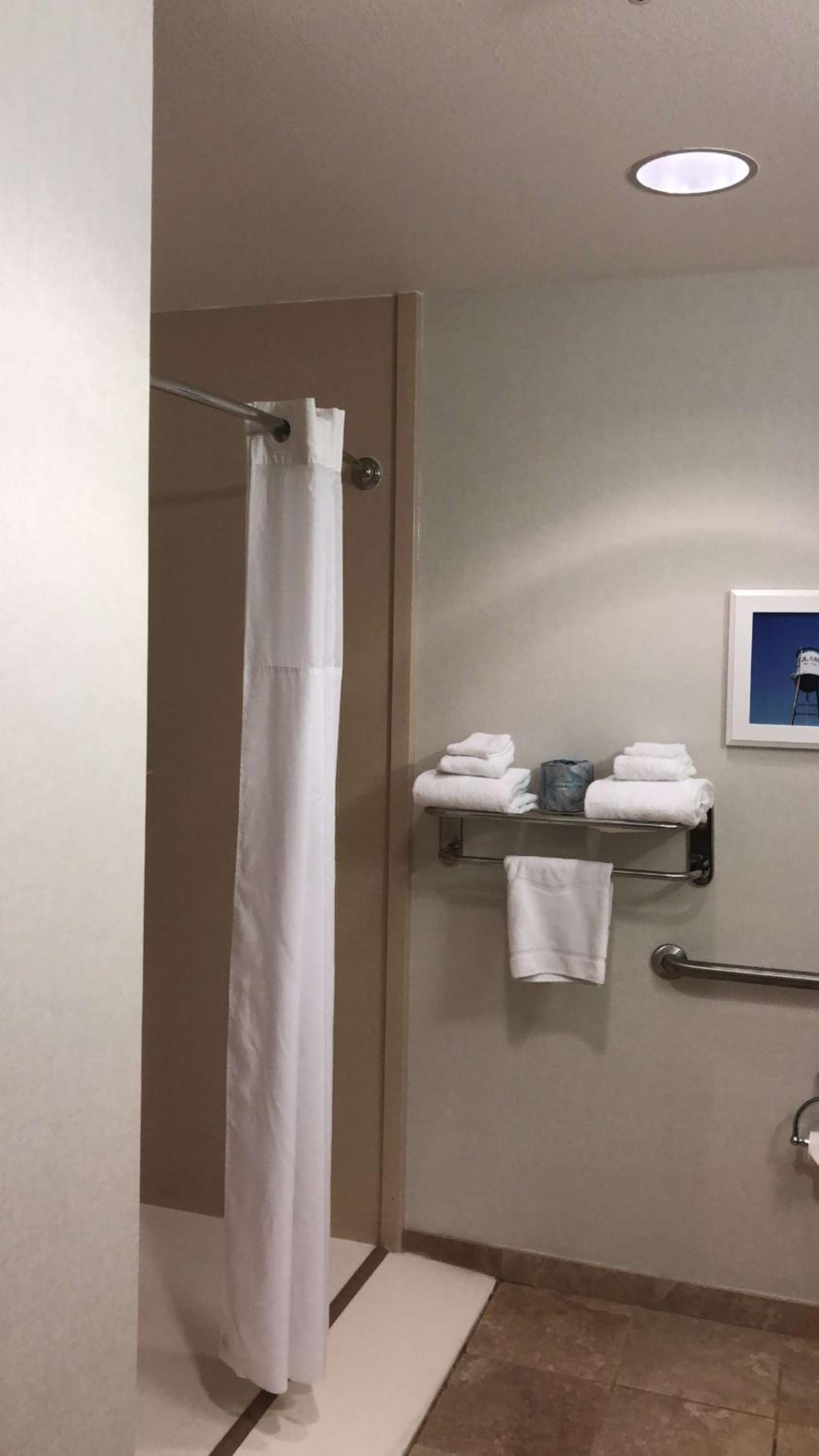 Hampton Inn & Suites Tulare photo 27