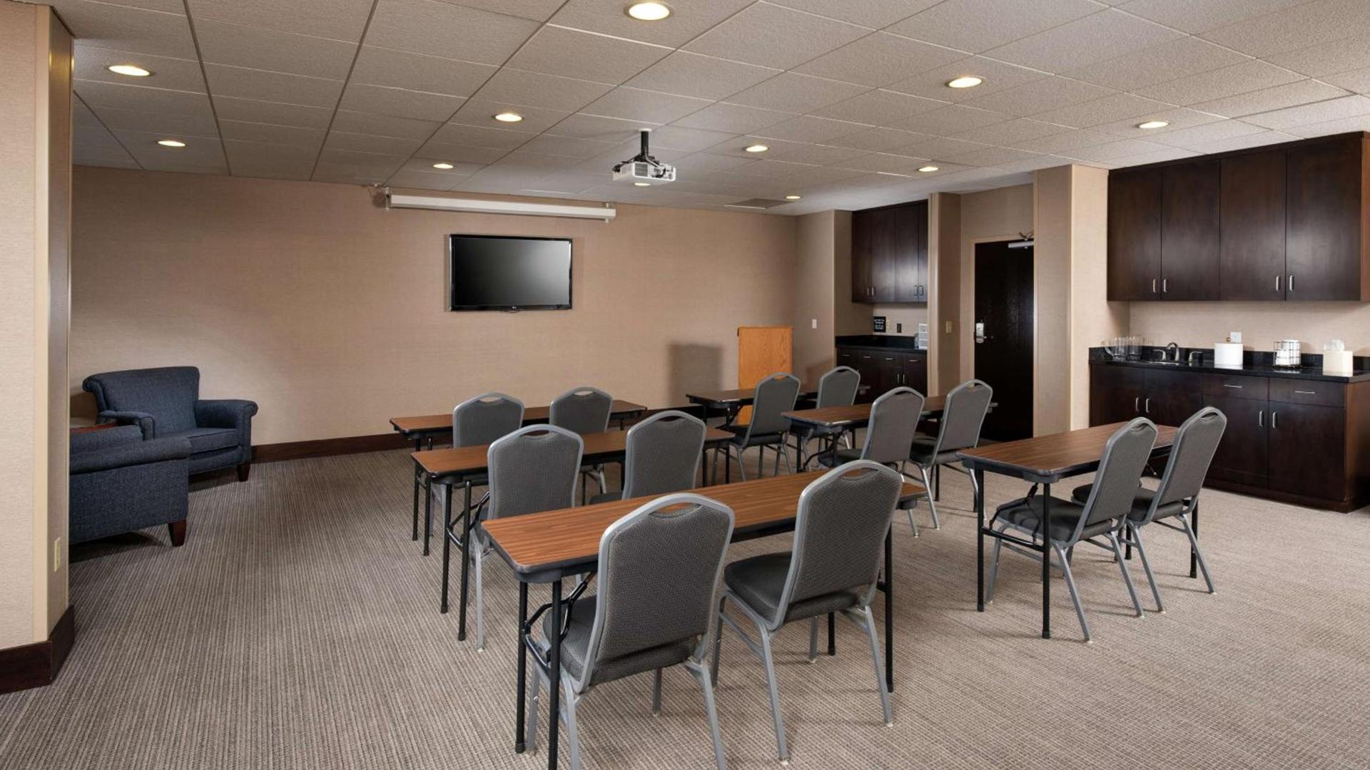 Hampton Inn Tuscaloosa - East photo 26