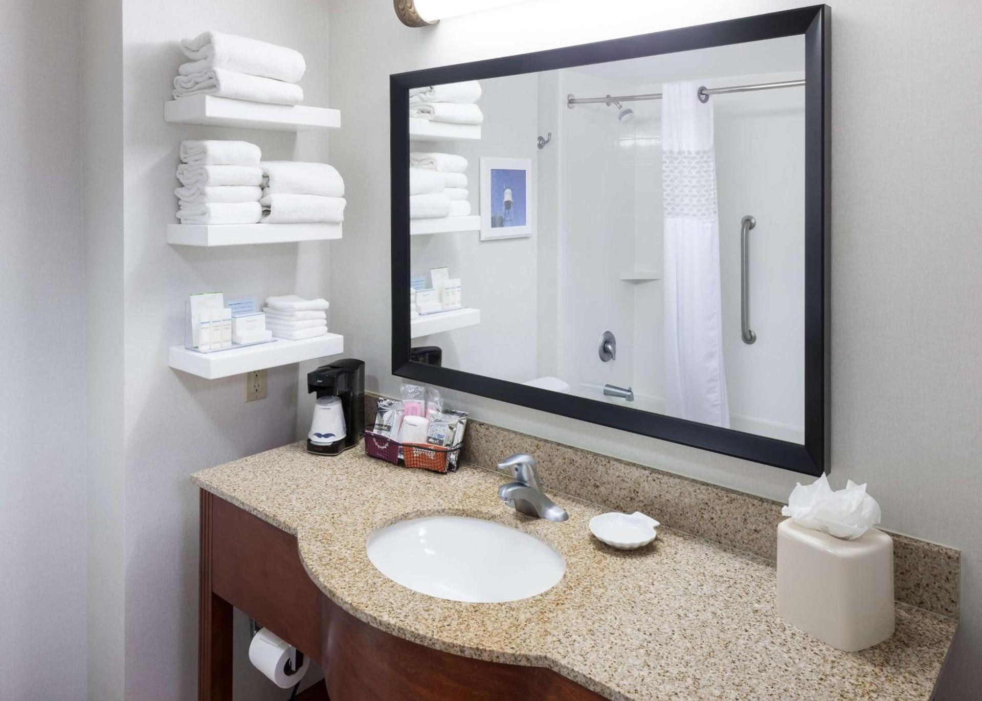 Hampton Inn & Suites Tulare photo 31