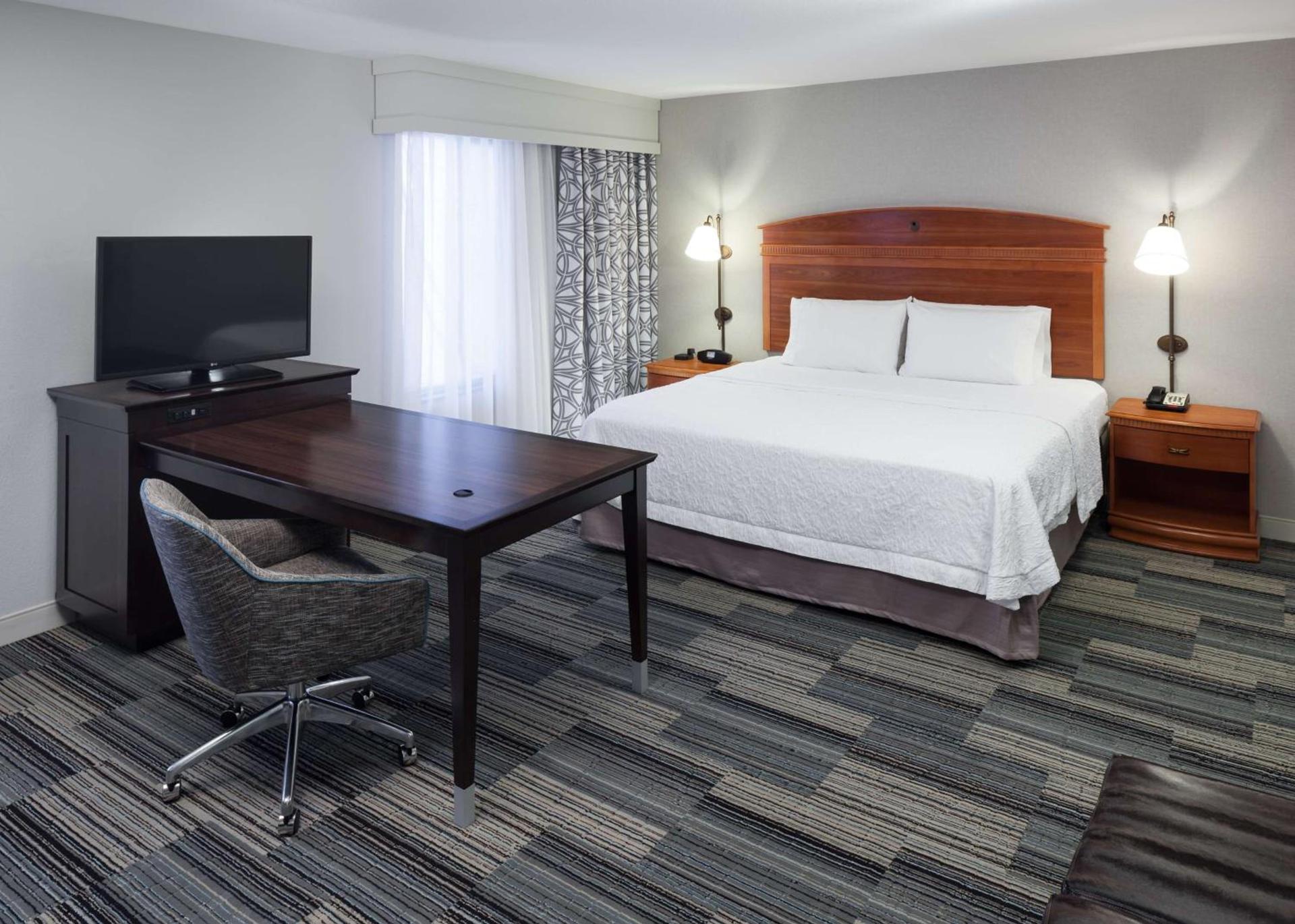 Hampton Inn & Suites Tulare photo 33