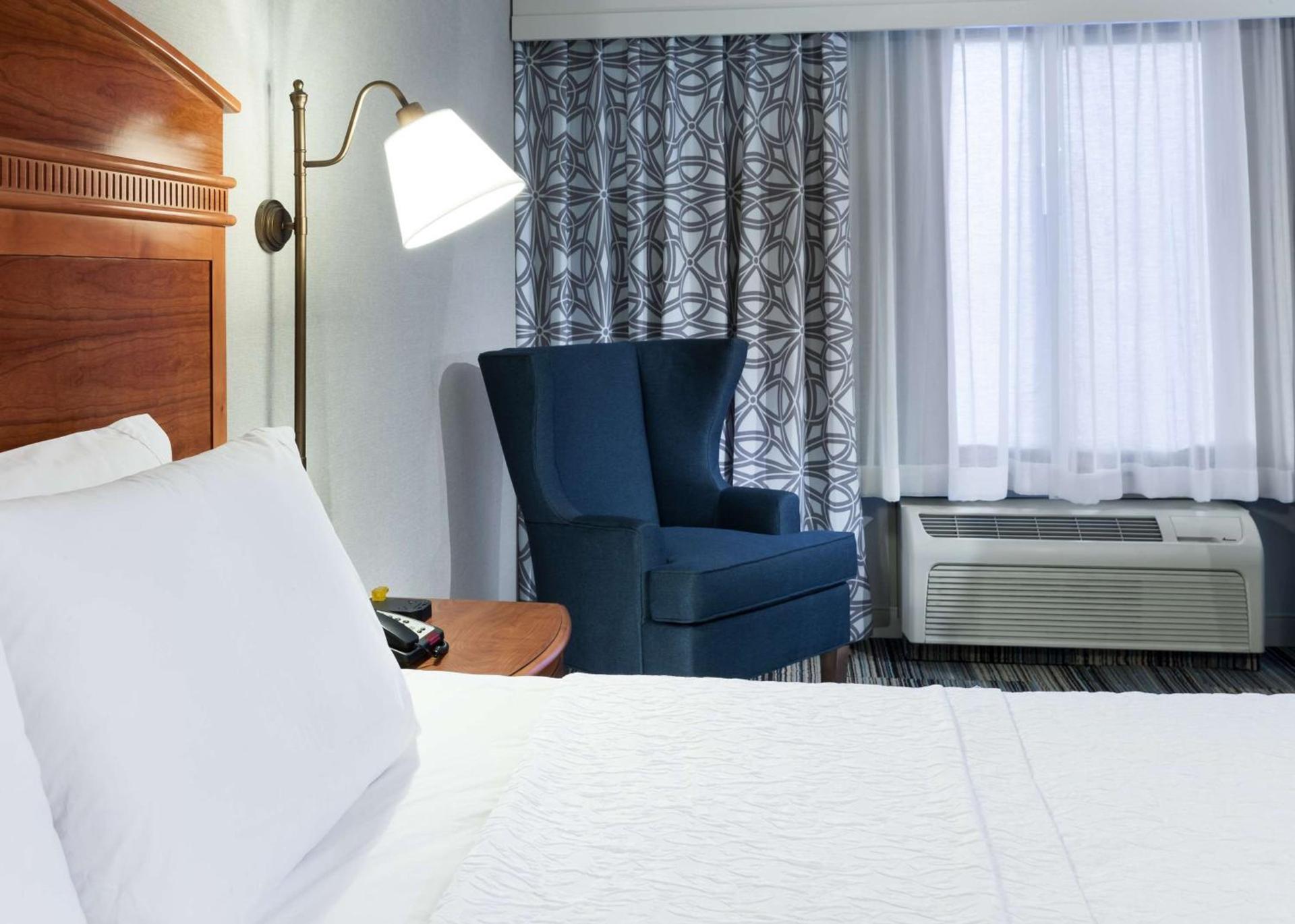 Hampton Inn & Suites Tulare photo 34
