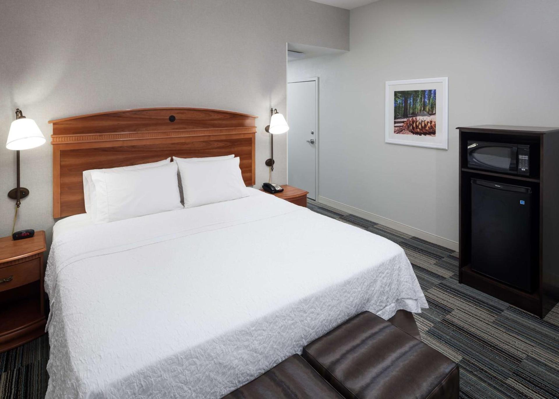 Hampton Inn & Suites Tulare photo 35