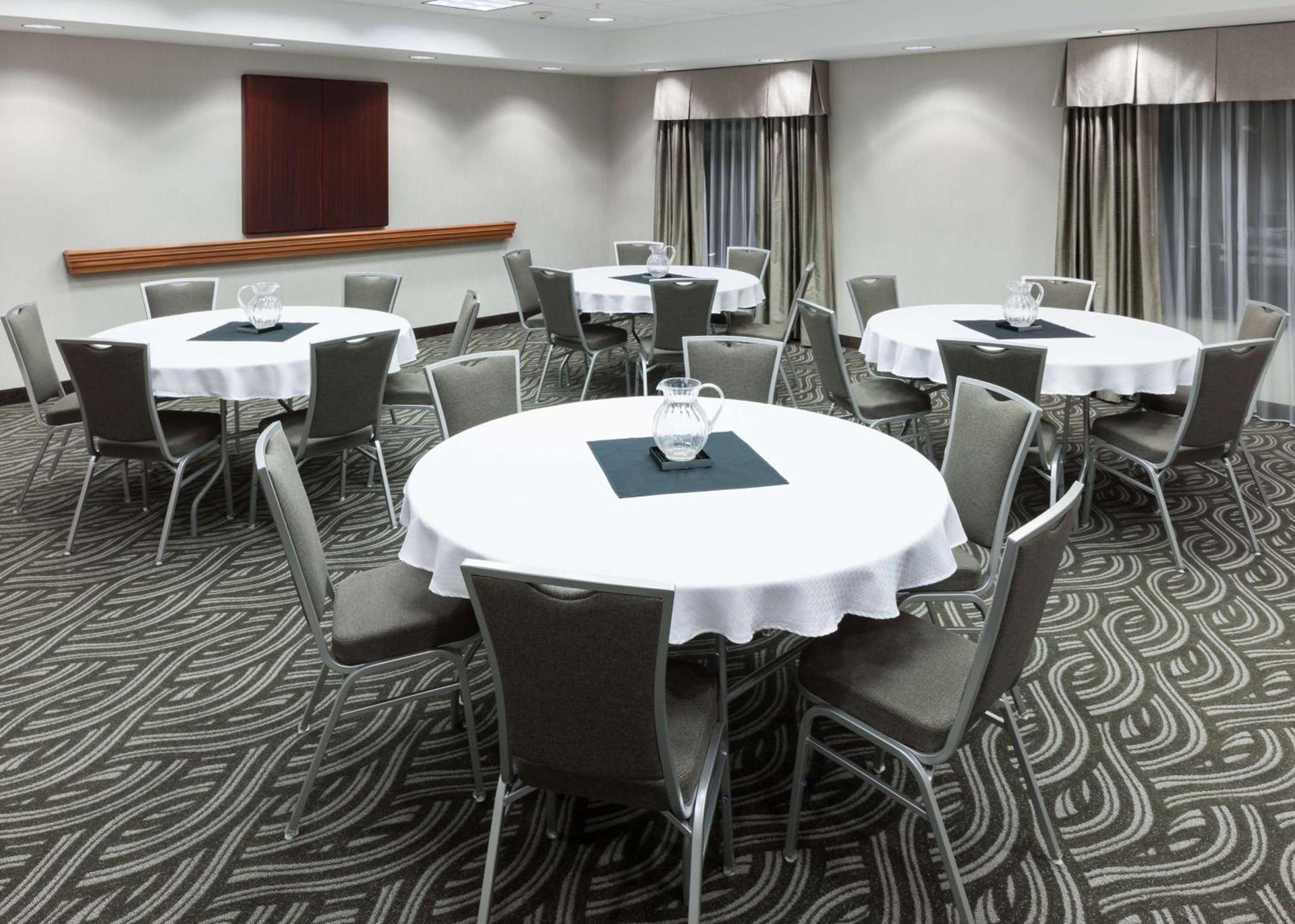 Hampton Inn & Suites Tulare photo 42