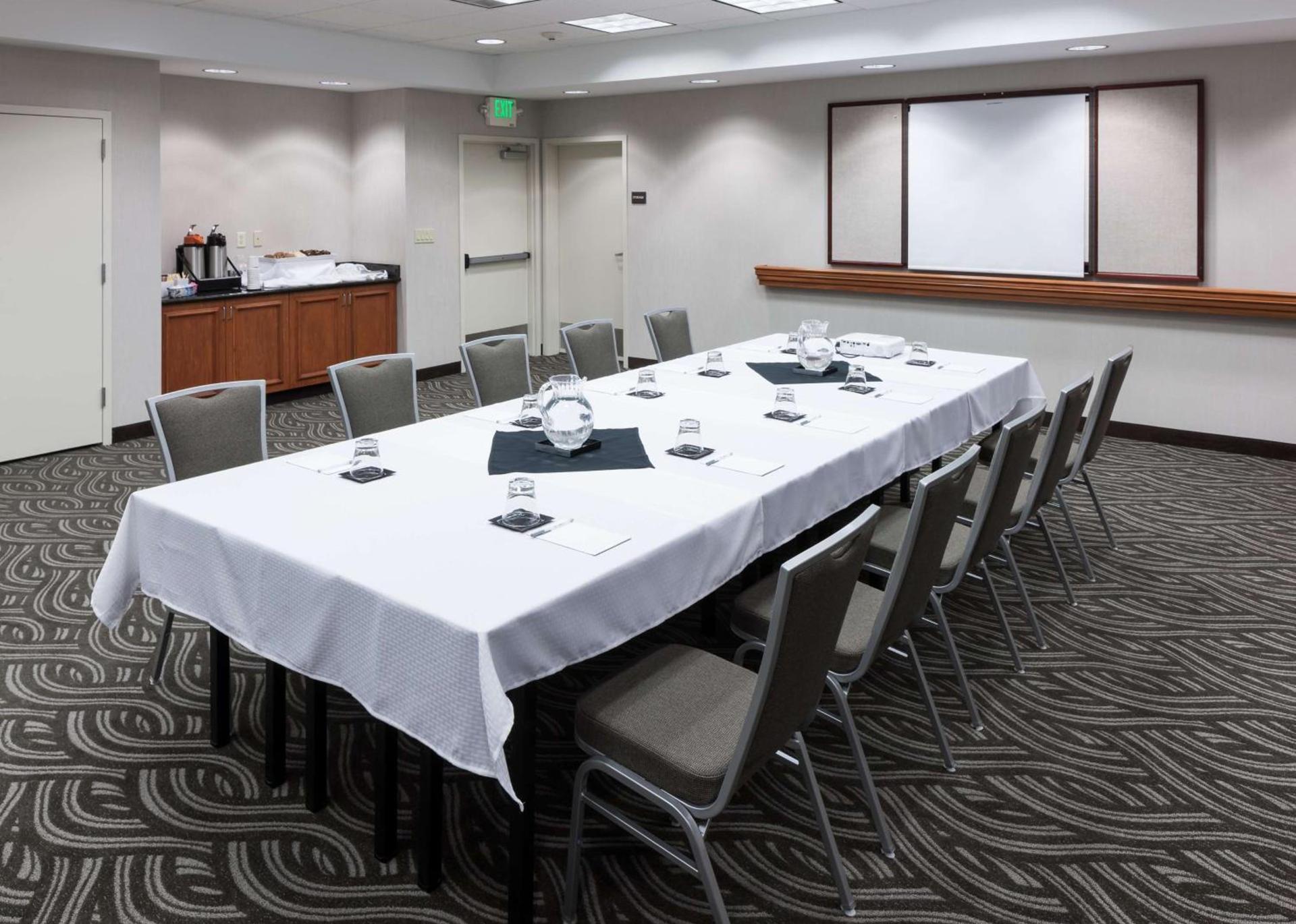 Hampton Inn & Suites Tulare photo 44
