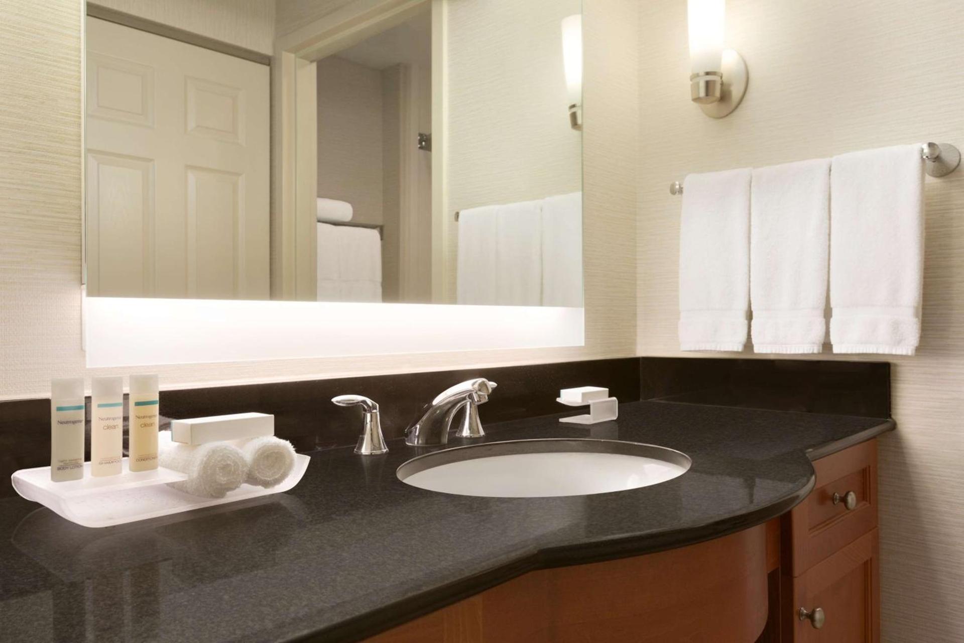 Homewood Suites by Hilton Toledo-Maumee photo 12