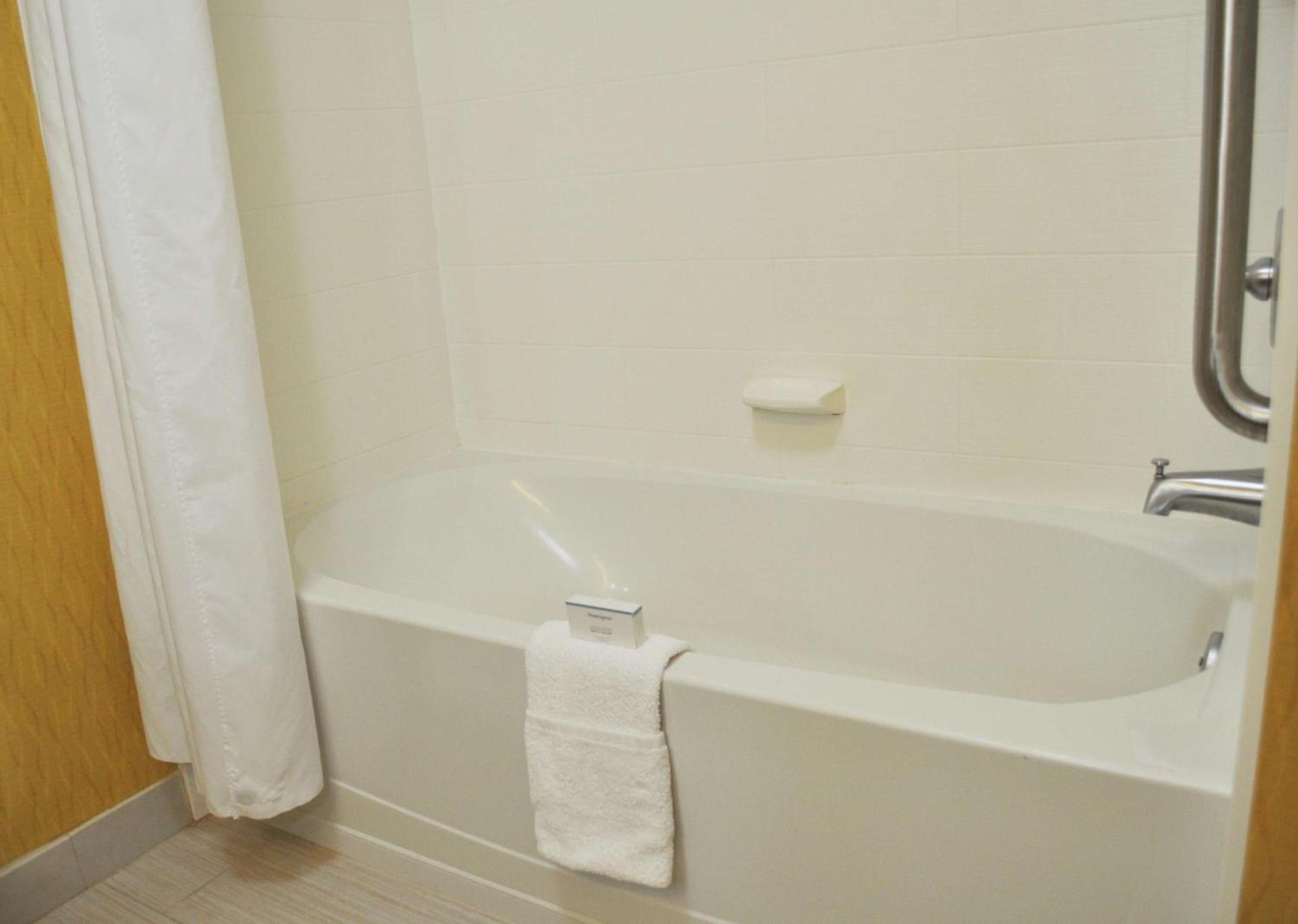 Hampton Inn & Suites Toledo/Westgate photo 12