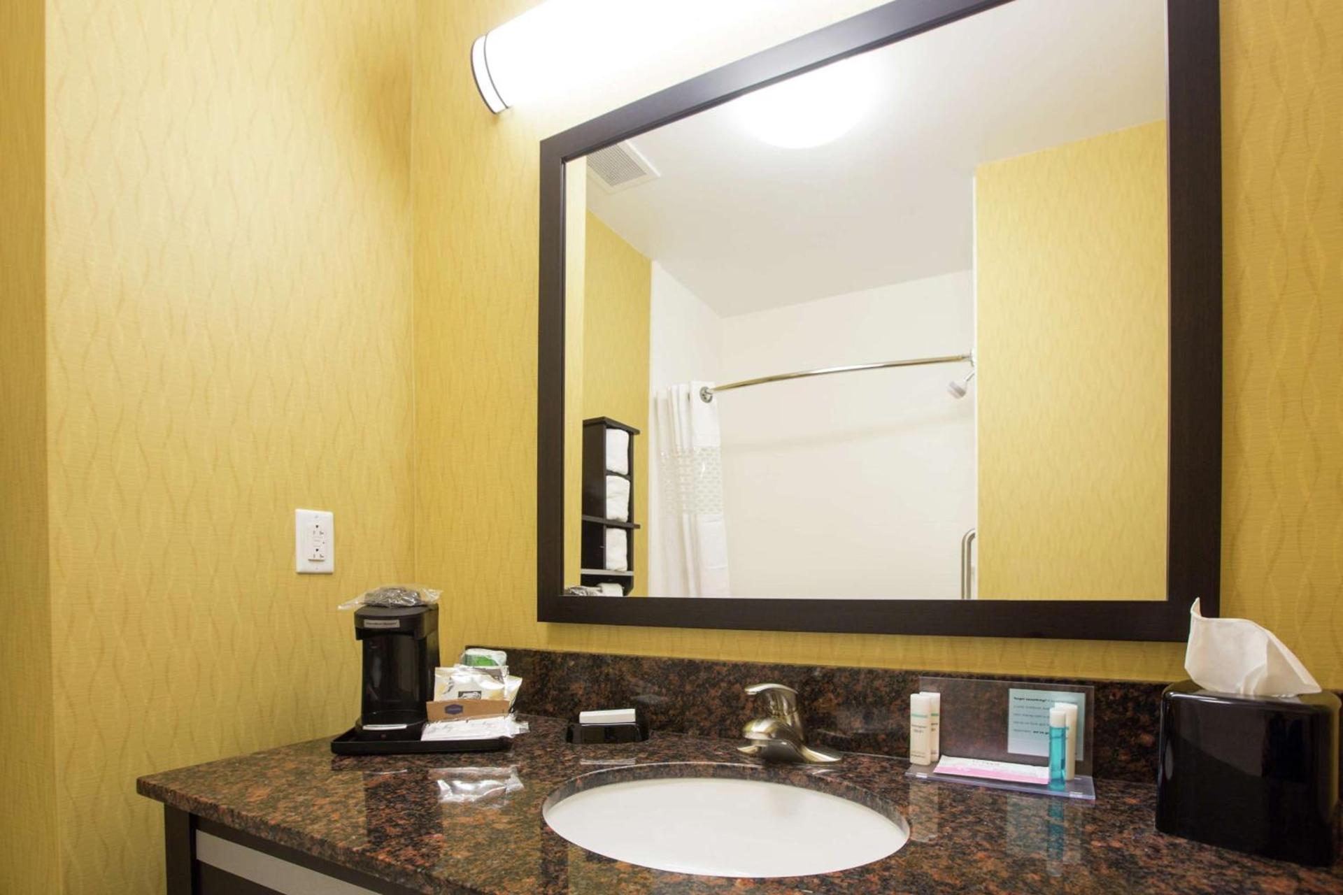 Hampton Inn & Suites Toledo/Westgate photo 14
