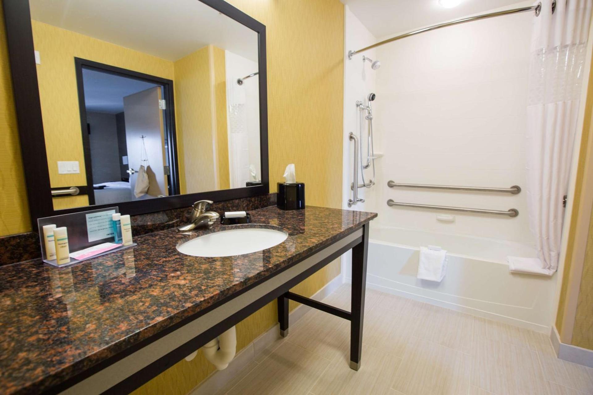 Hampton Inn & Suites Toledo/Westgate photo 21