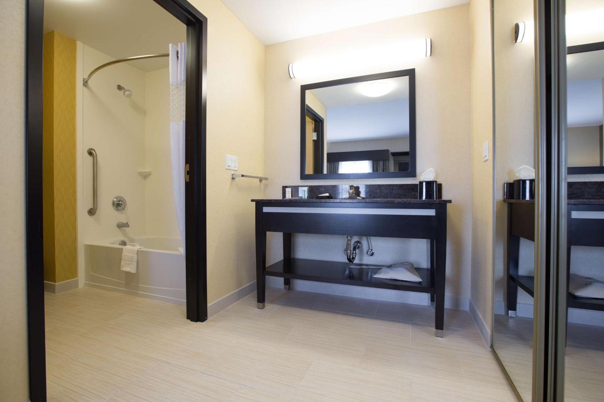 Hampton Inn & Suites Toledo/Westgate photo 24