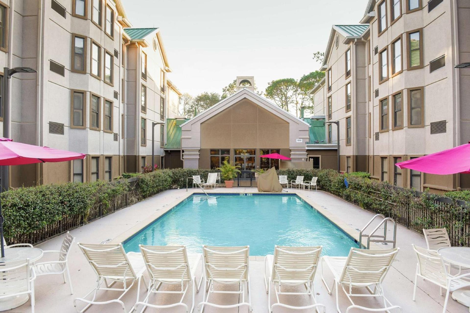 Hampton Inn & Suites Tampa-North photo 2