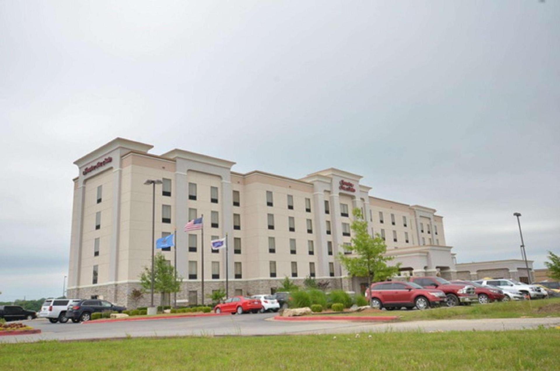 Hampton Inn and Suites Tulsa/Catoosa photo 3