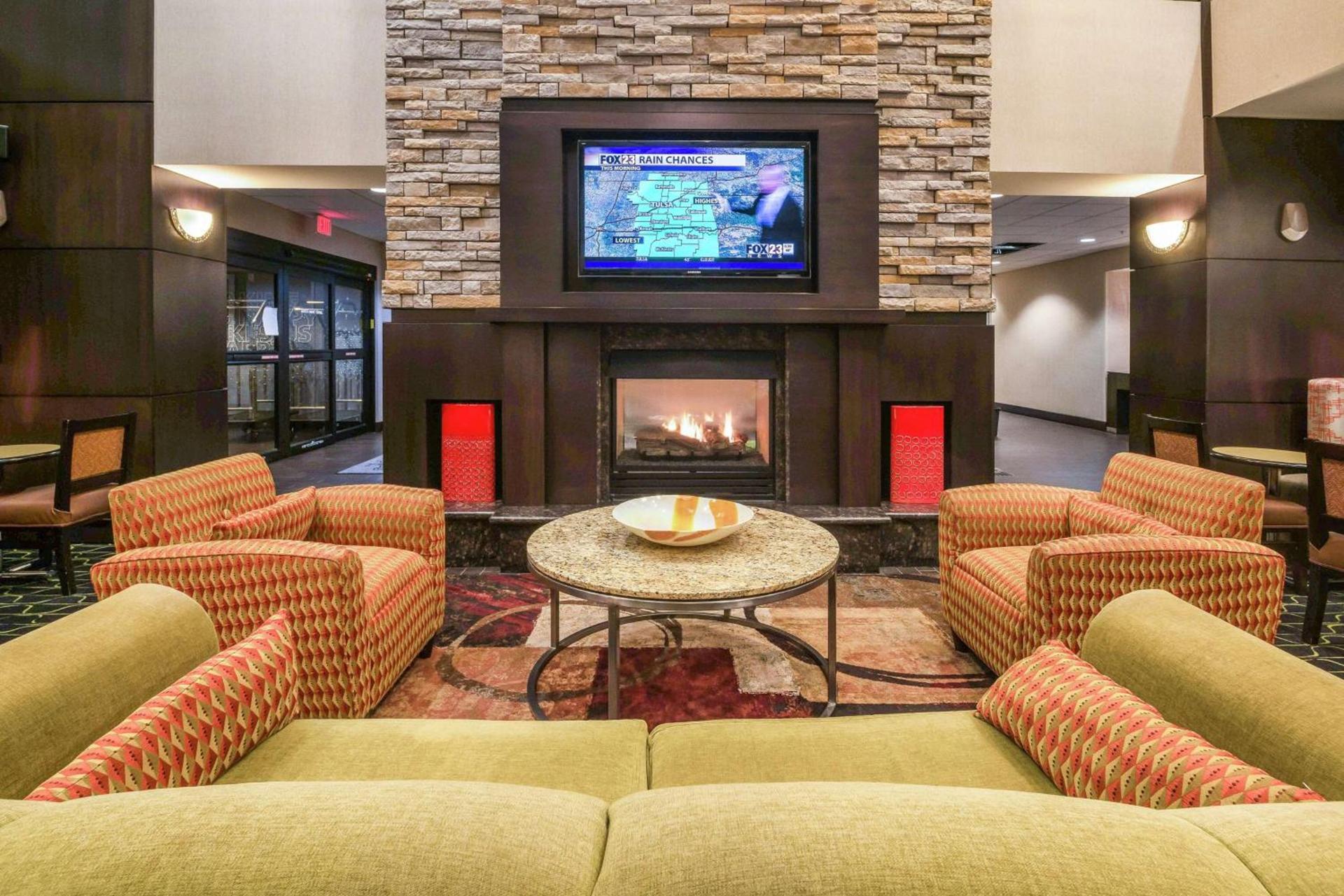 Hampton Inn and Suites Tulsa/Catoosa photo 10