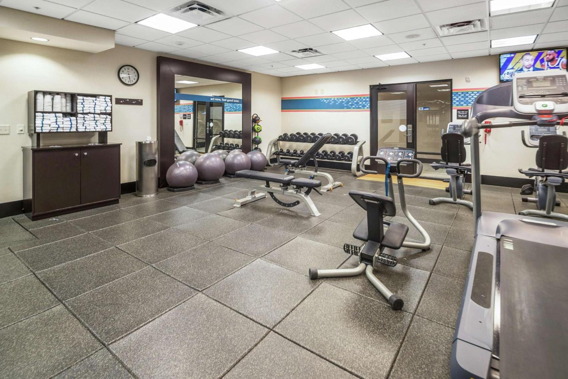 Hampton Inn and Suites Tulsa/Catoosa photo 32