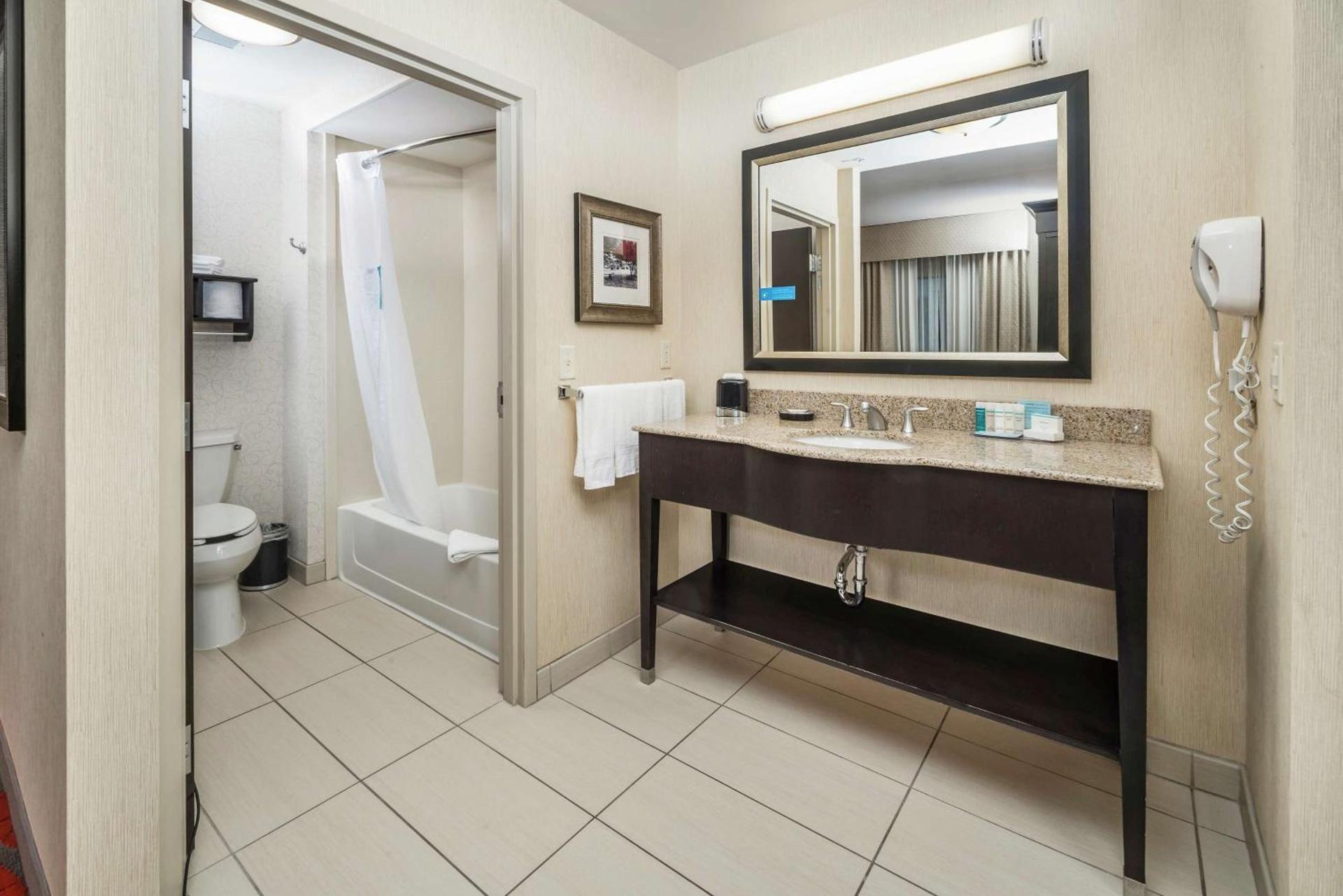 Hampton Inn and Suites Tulsa/Catoosa photo 49