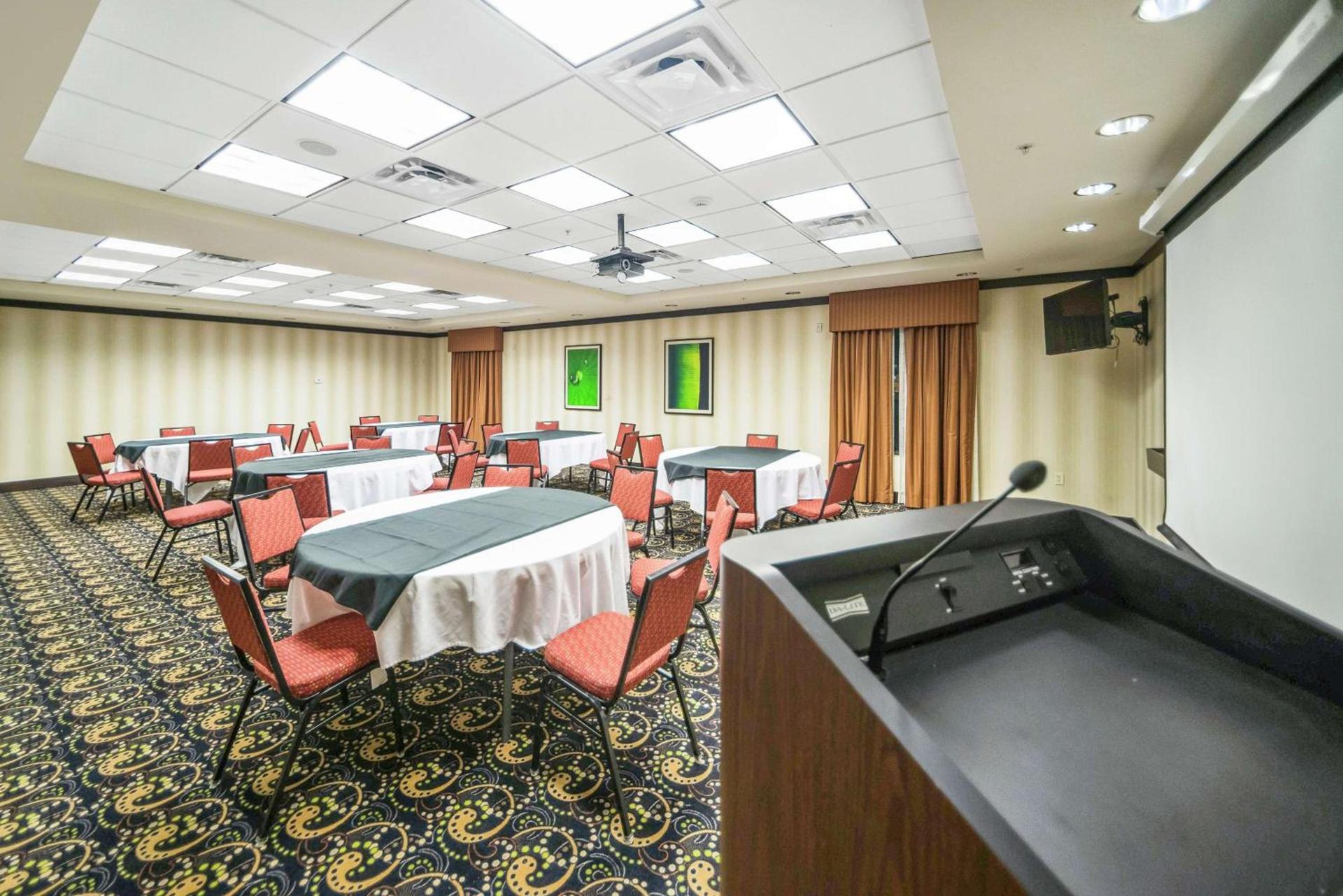 Hampton Inn and Suites Tulsa/Catoosa photo 57