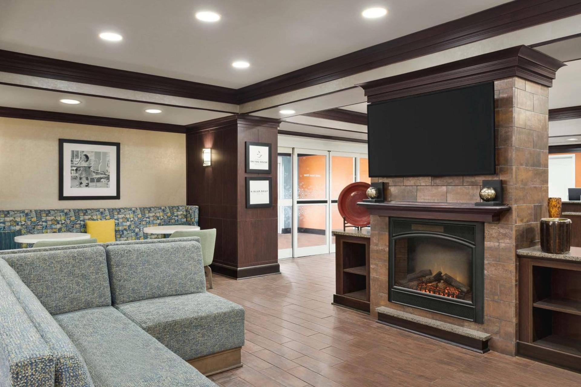 Hampton Inn New Albany photo 11