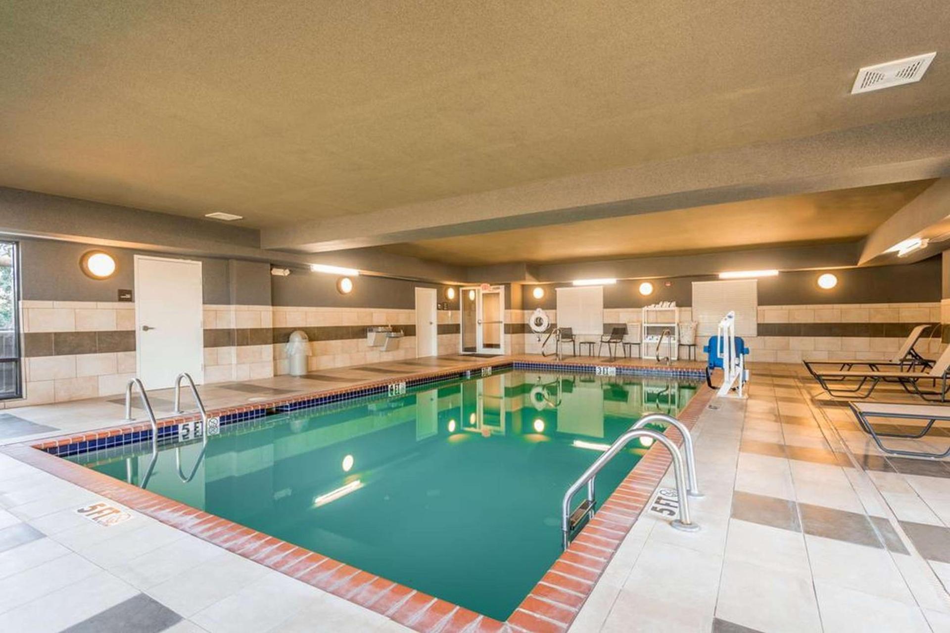 Hampton Inn New Albany photo 12