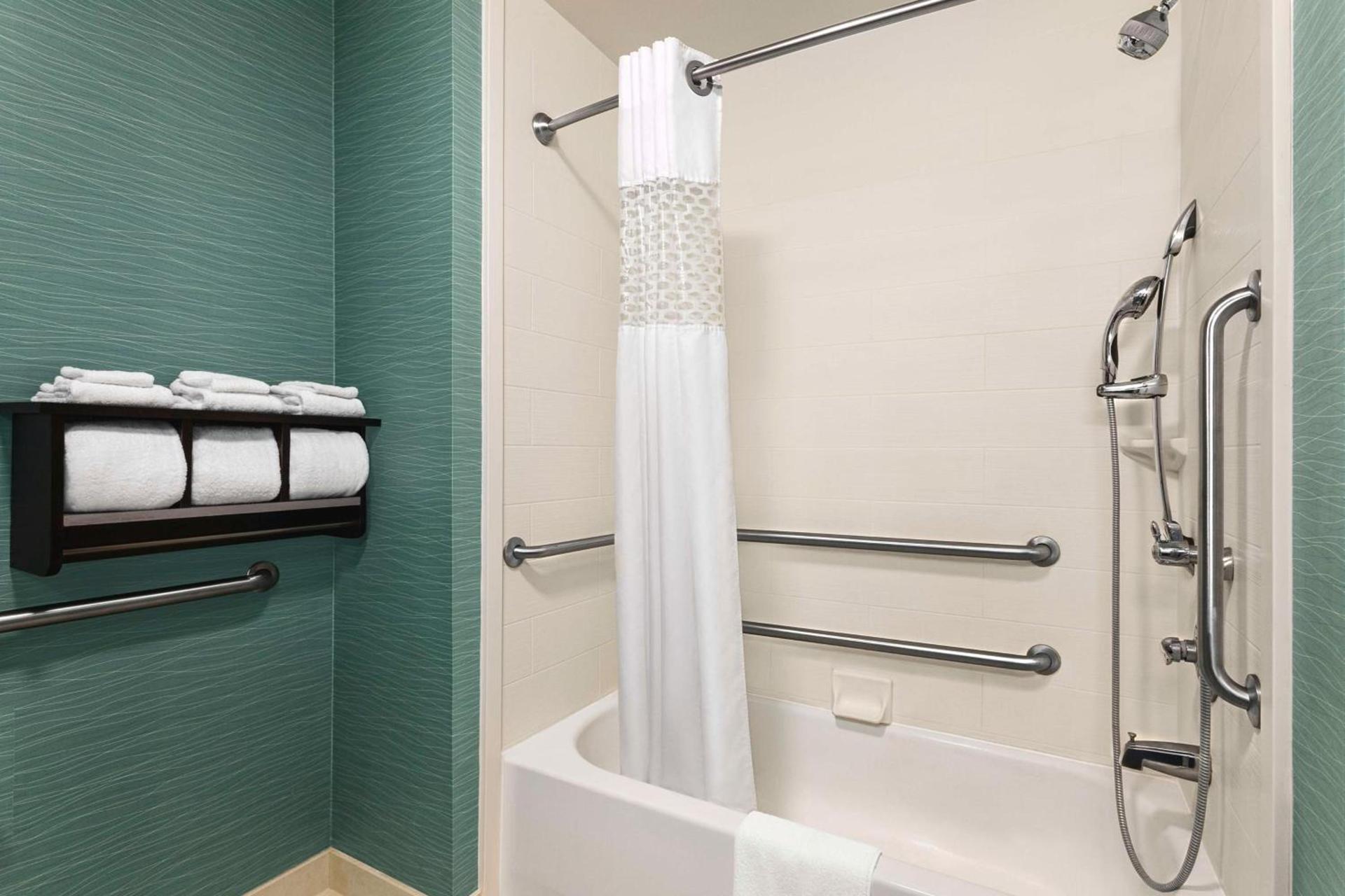 Hampton Inn New Albany photo 47