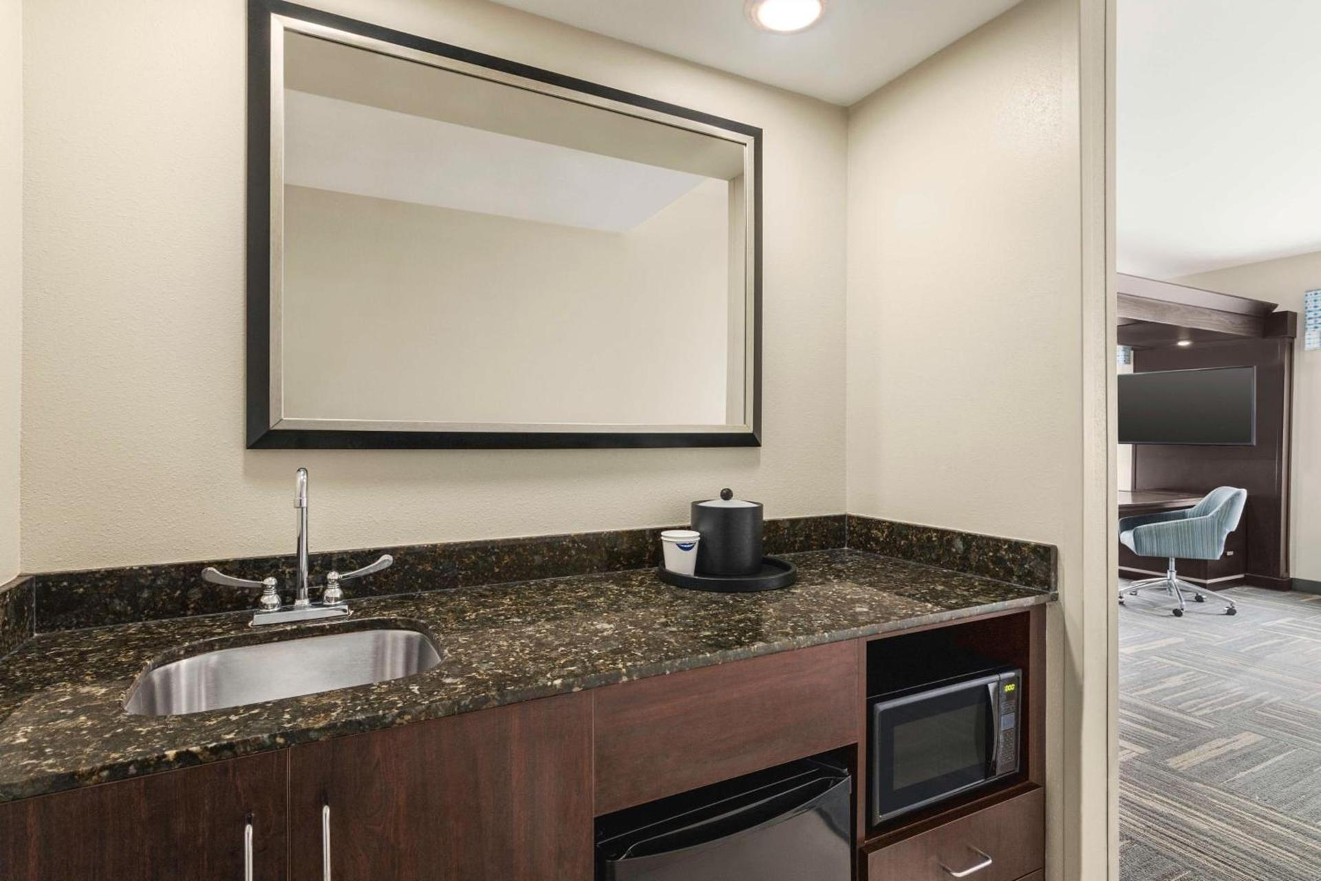 Hampton Inn New Albany photo 55