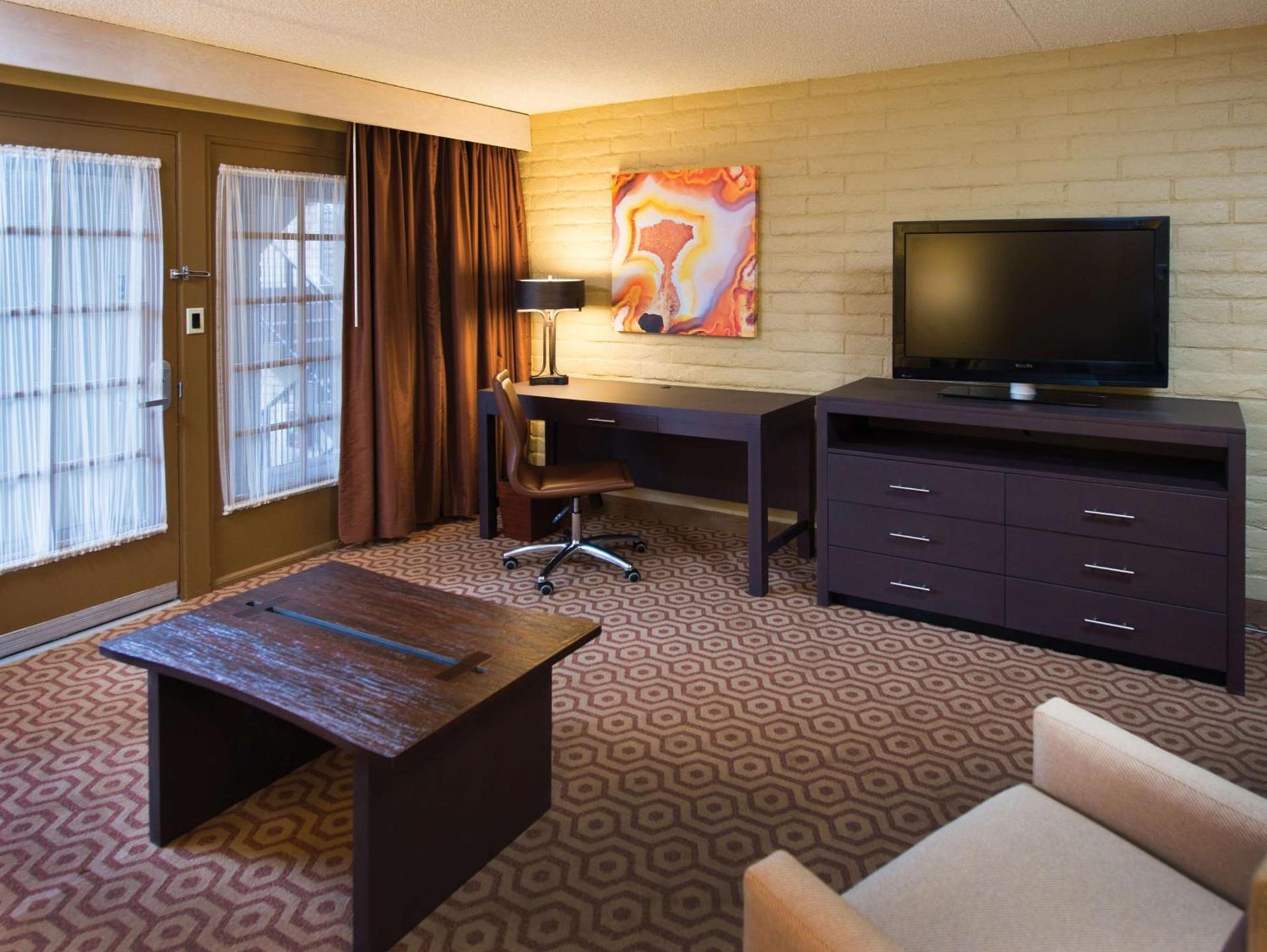 DoubleTree Suites by Hilton Tucson-Williams Center photo 43
