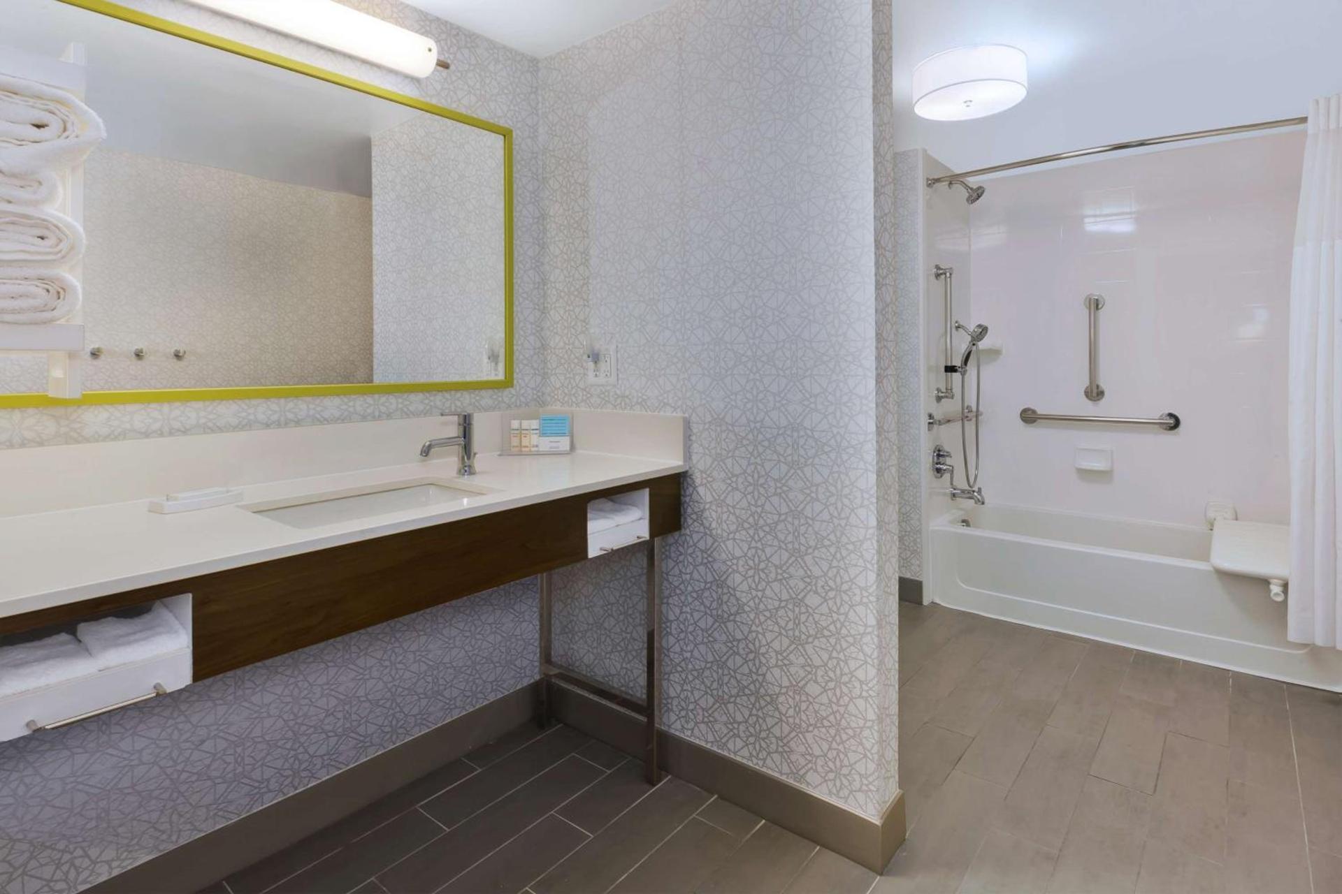 Hampton Inn Traverse City photo 15