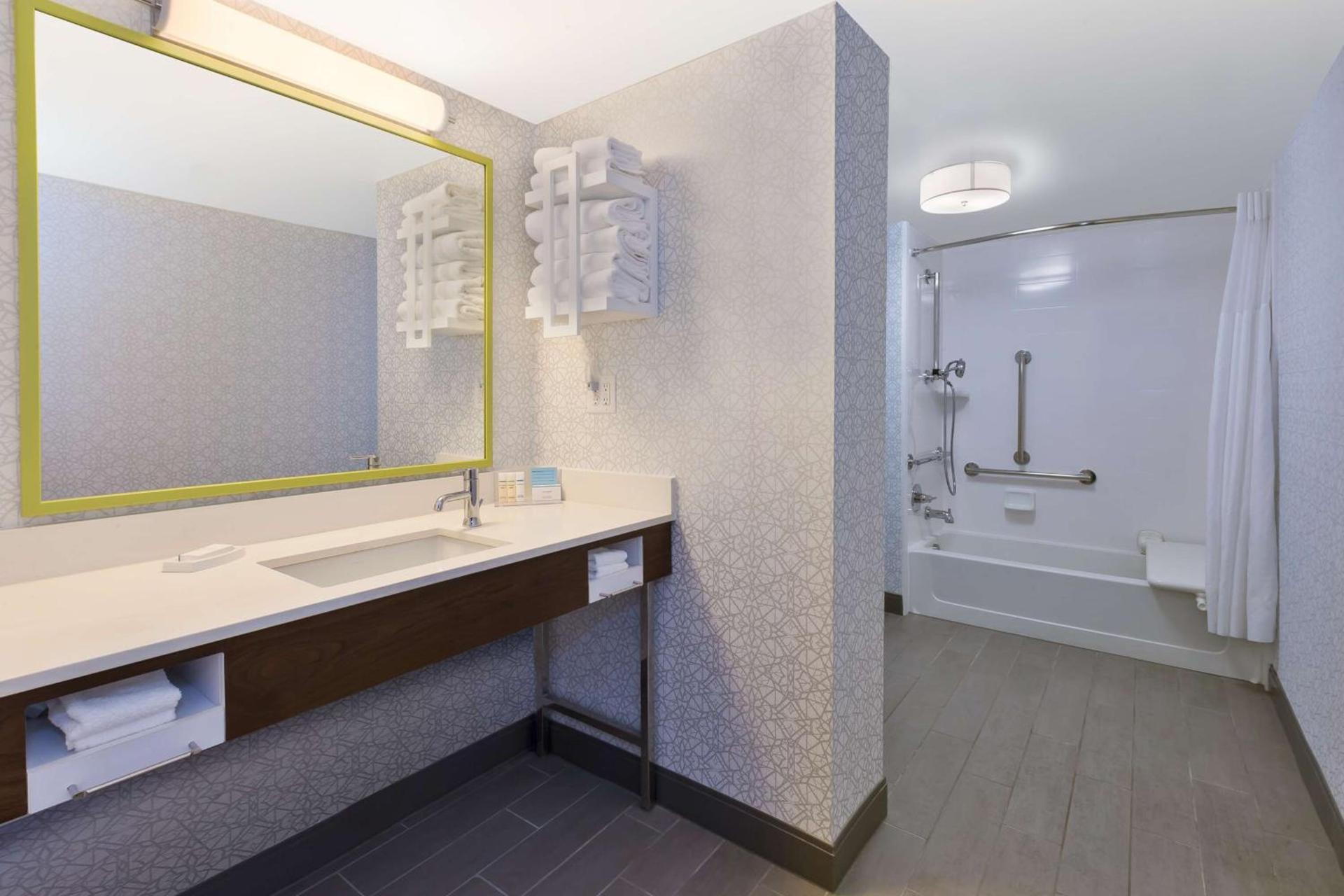 Hampton Inn Traverse City photo 25