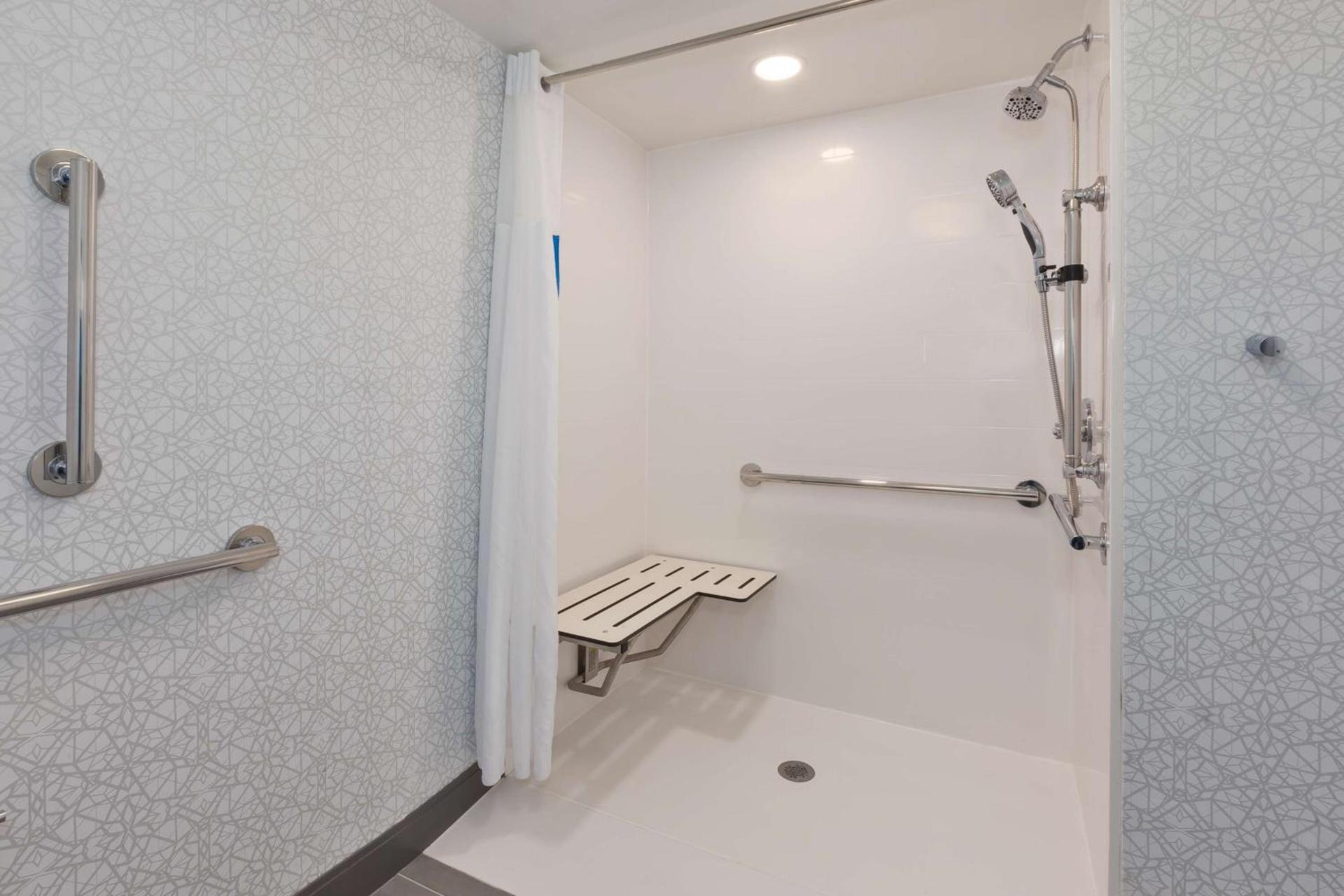 Hampton Inn Traverse City photo 26