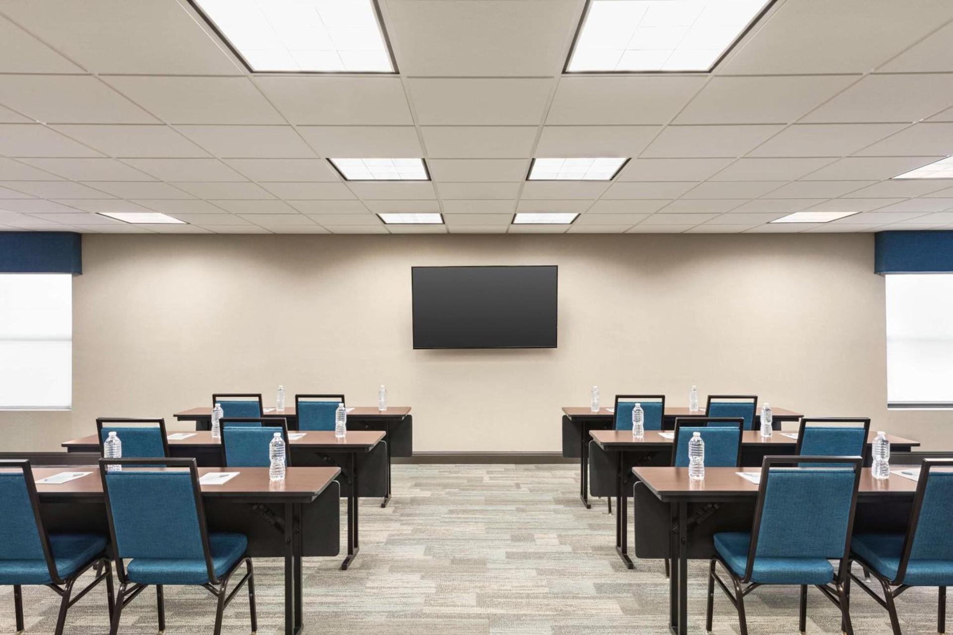 Hampton Inn & Suites Valparaiso photo 34