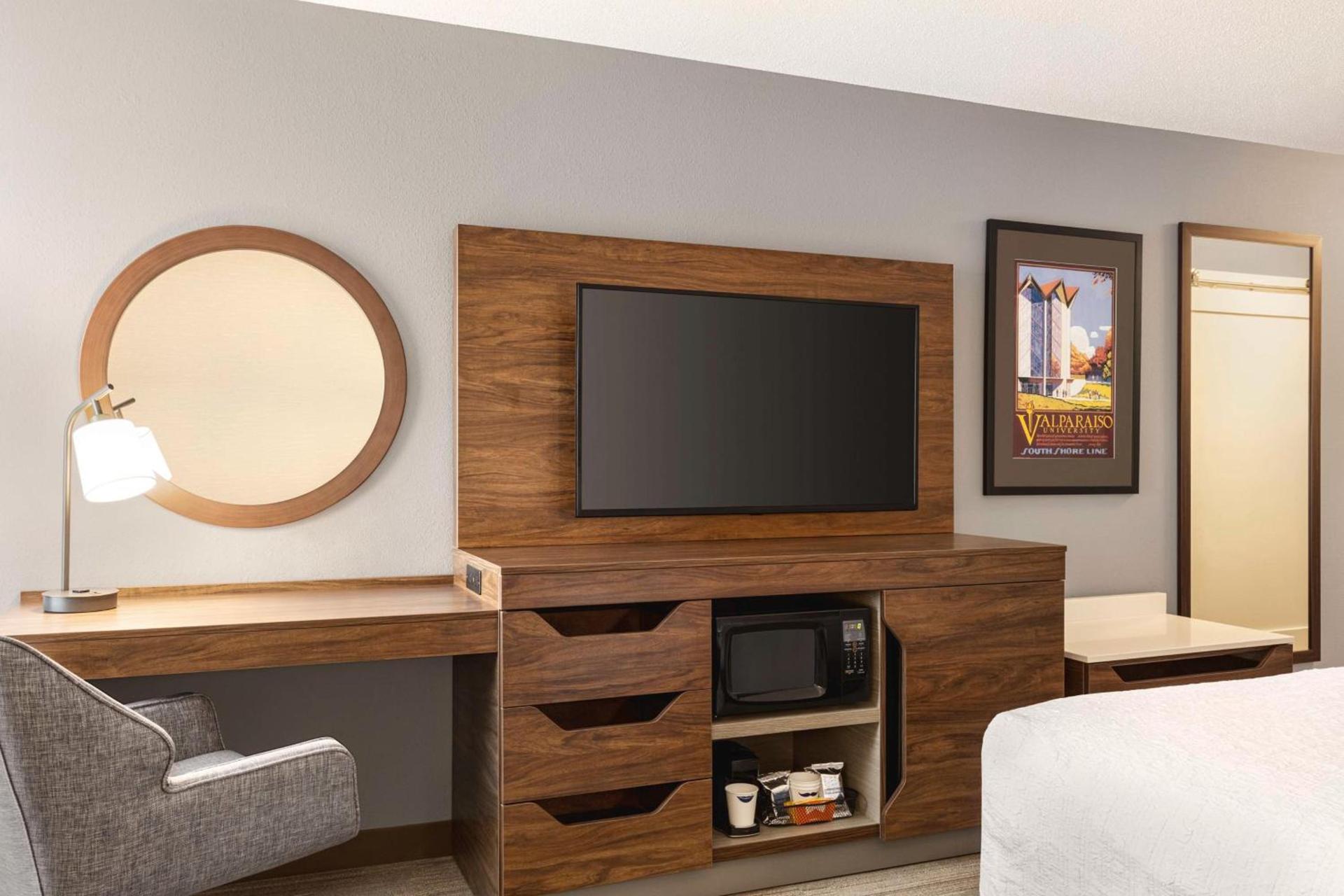 Hampton Inn & Suites Valparaiso photo 33