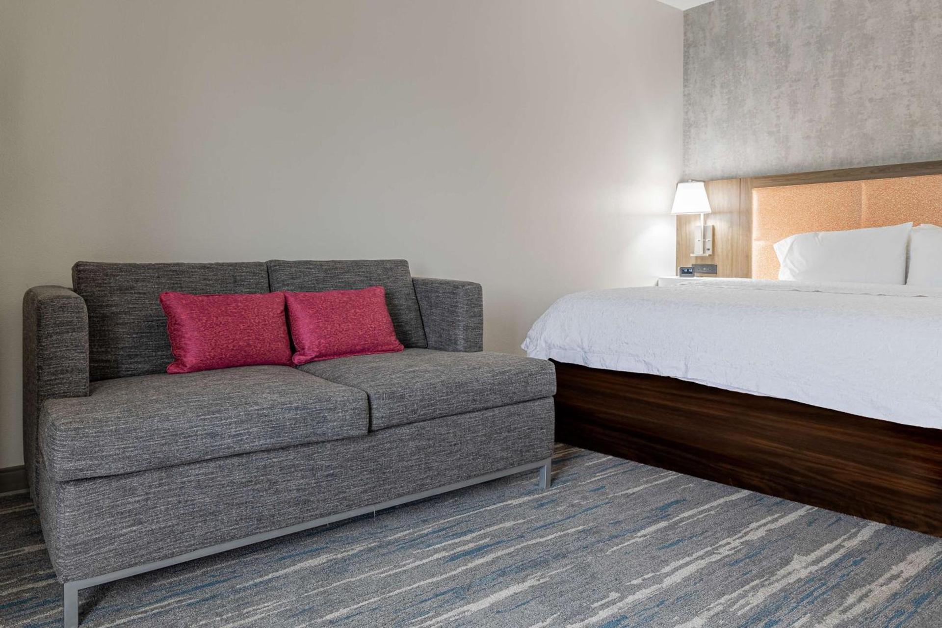 Hampton Inn Knoxville-West At Cedar Bluff photo 17