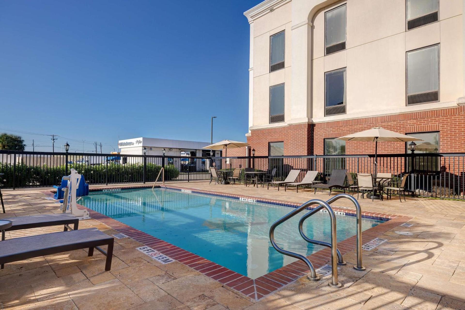 Hampton Inn Victoria photo 8