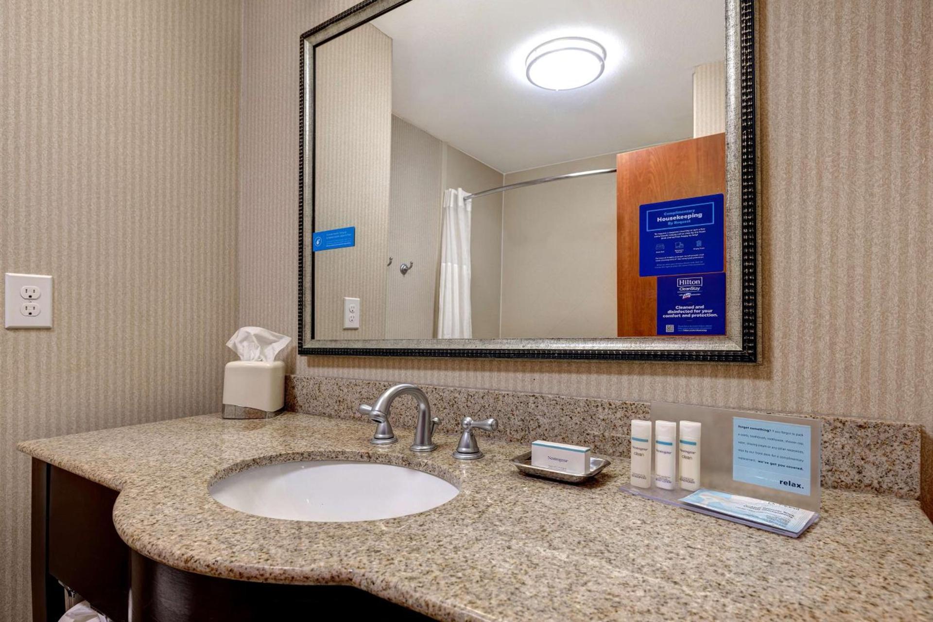 Hampton Inn Victoria photo 38