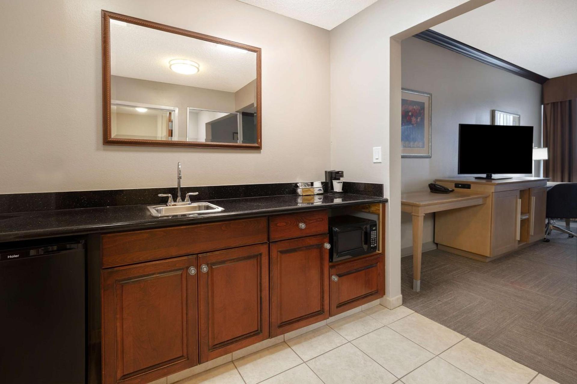 Hampton Inn Victoria photo 45