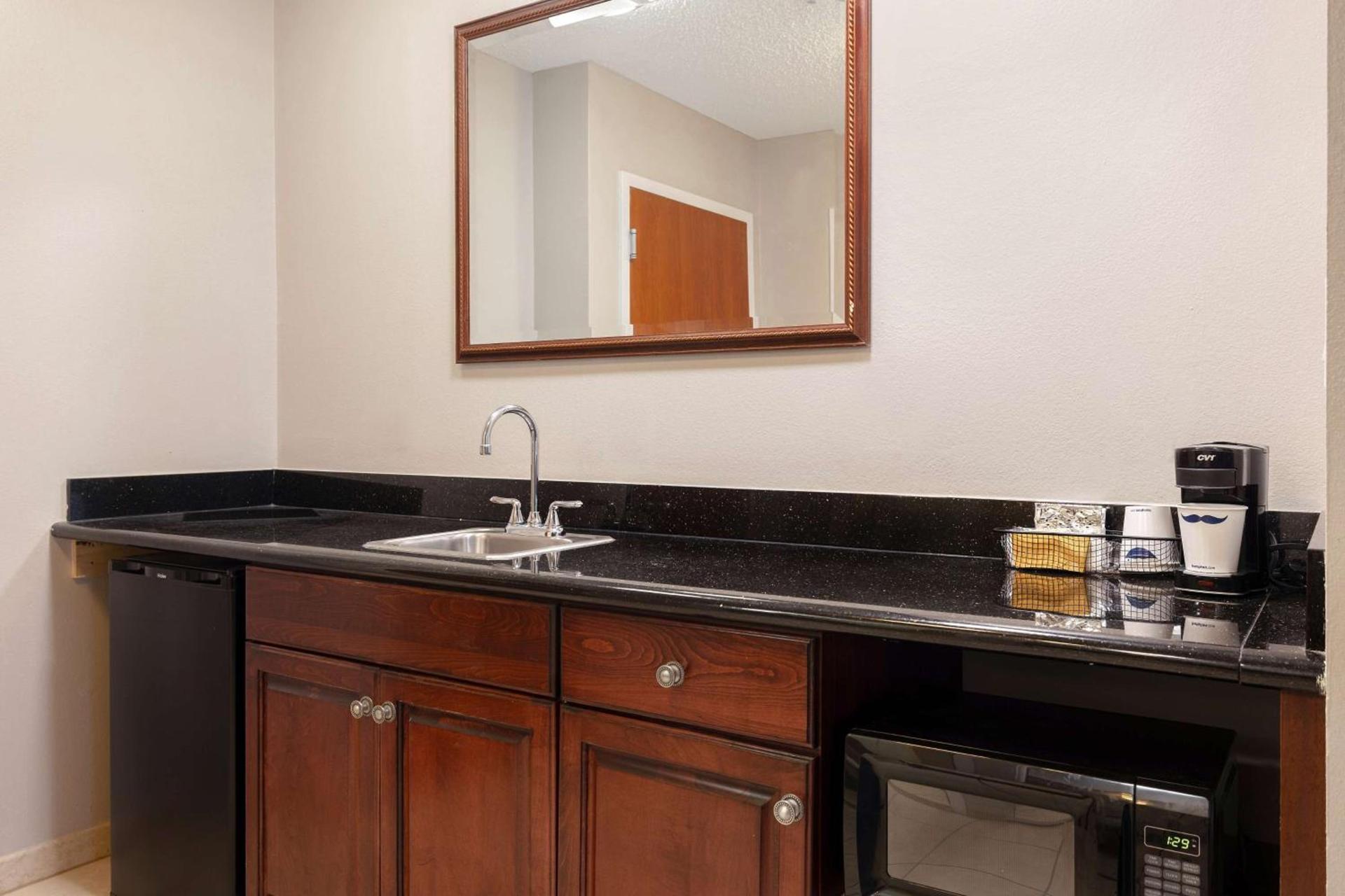 Hampton Inn Victoria photo 46