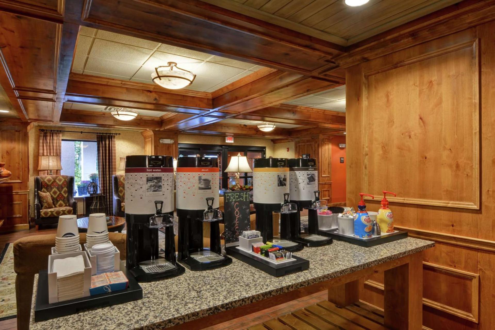 Hampton Inn and Suites New Hartford/Utica photo 8